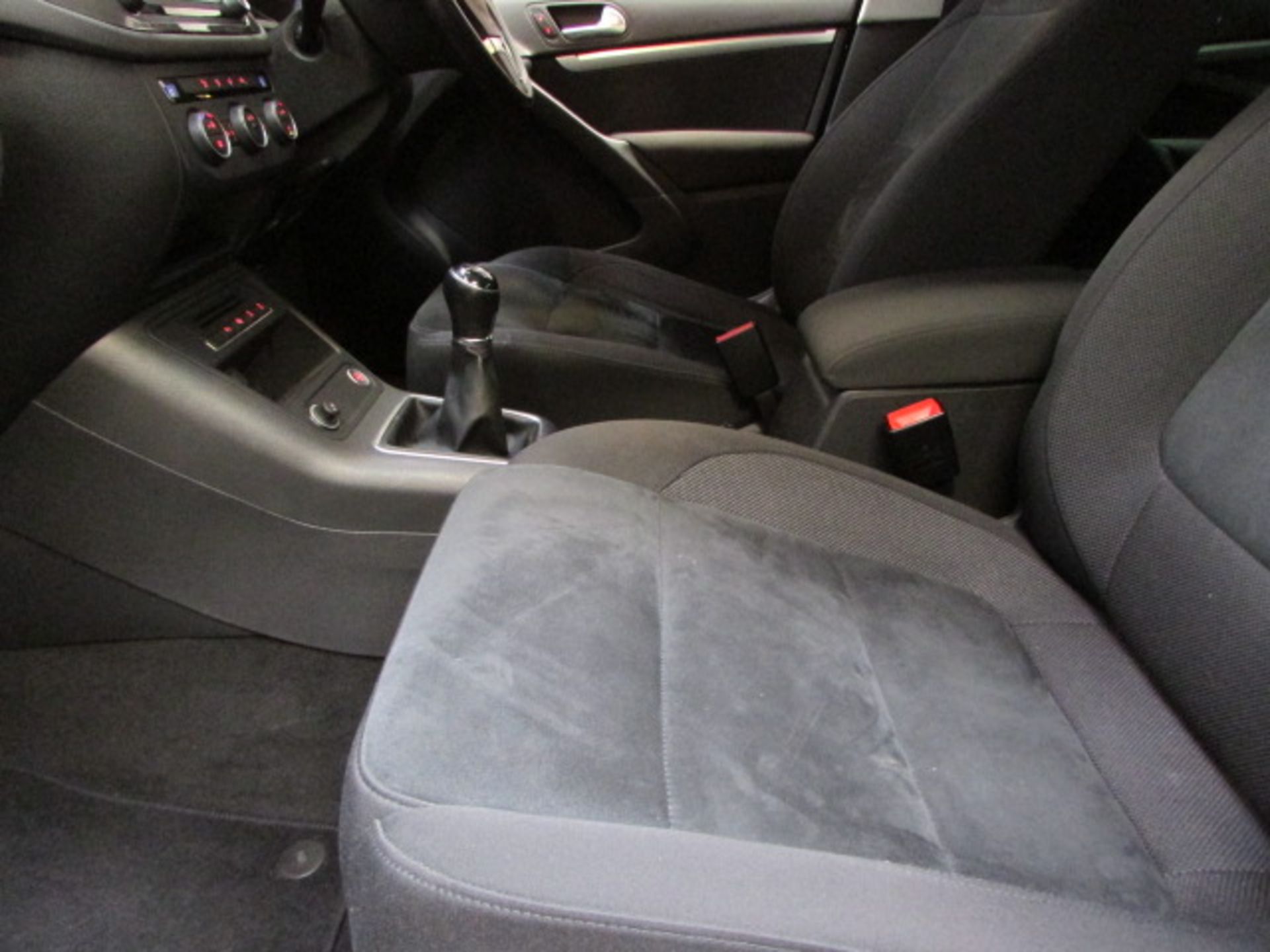 16 16 VW Tiguan Match Edition TDI - Image 15 of 18