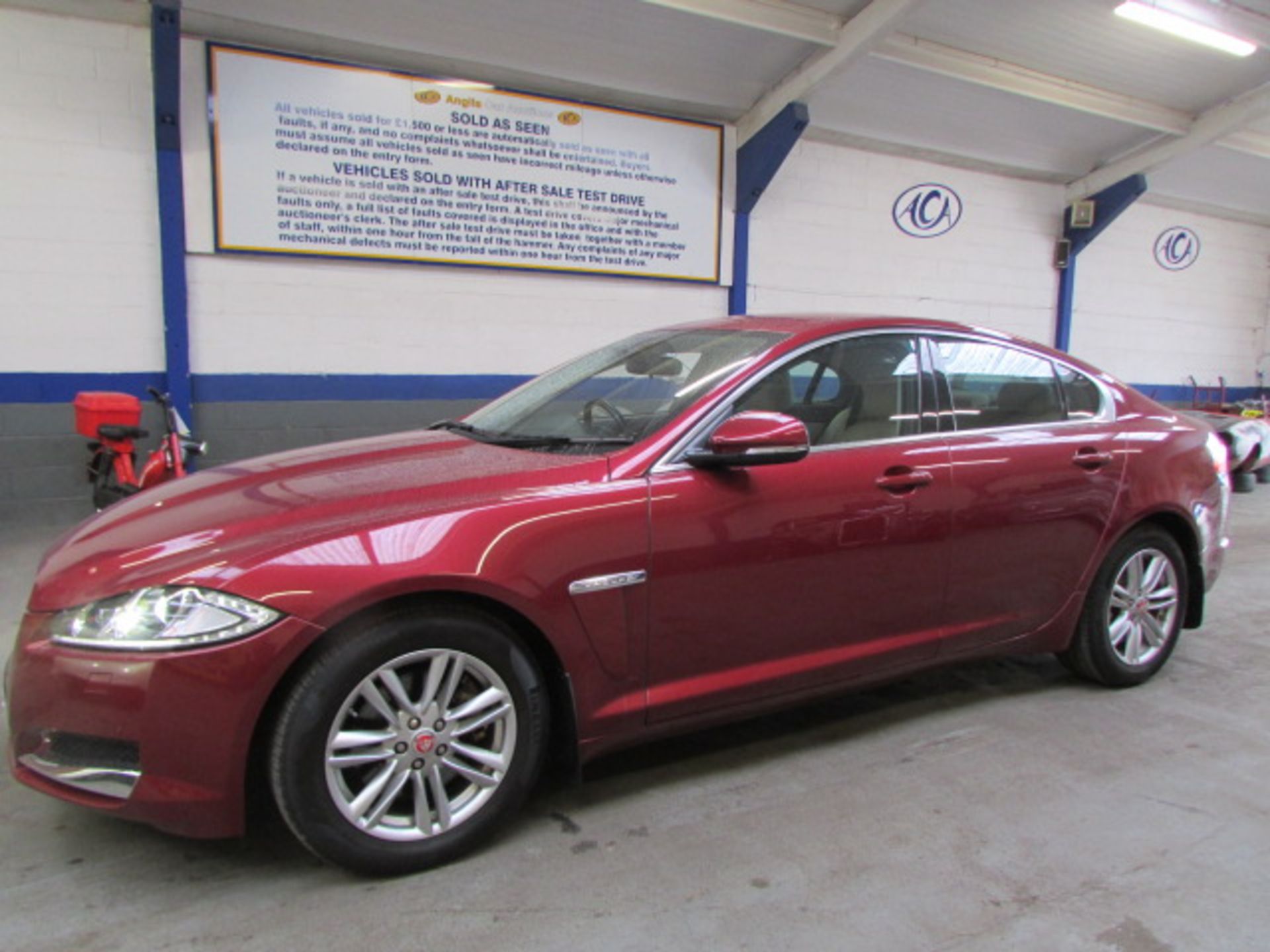 64 14 Jaguar XF Luxury D Auto