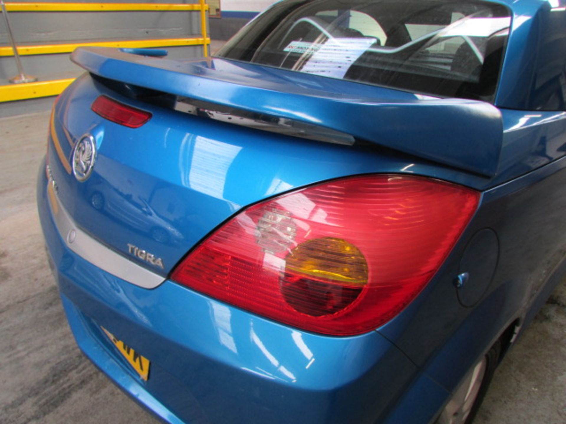 54 04 Vauxhall Tigra Sport Twinport - Image 4 of 14