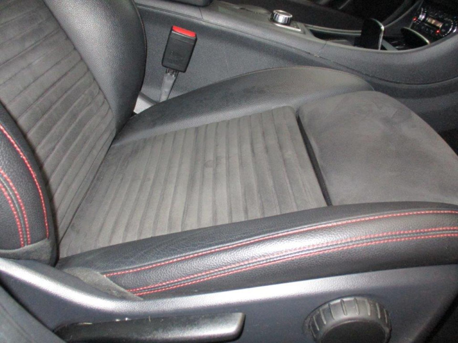 15 65 Mercedes A200D AMG Line - Image 15 of 18