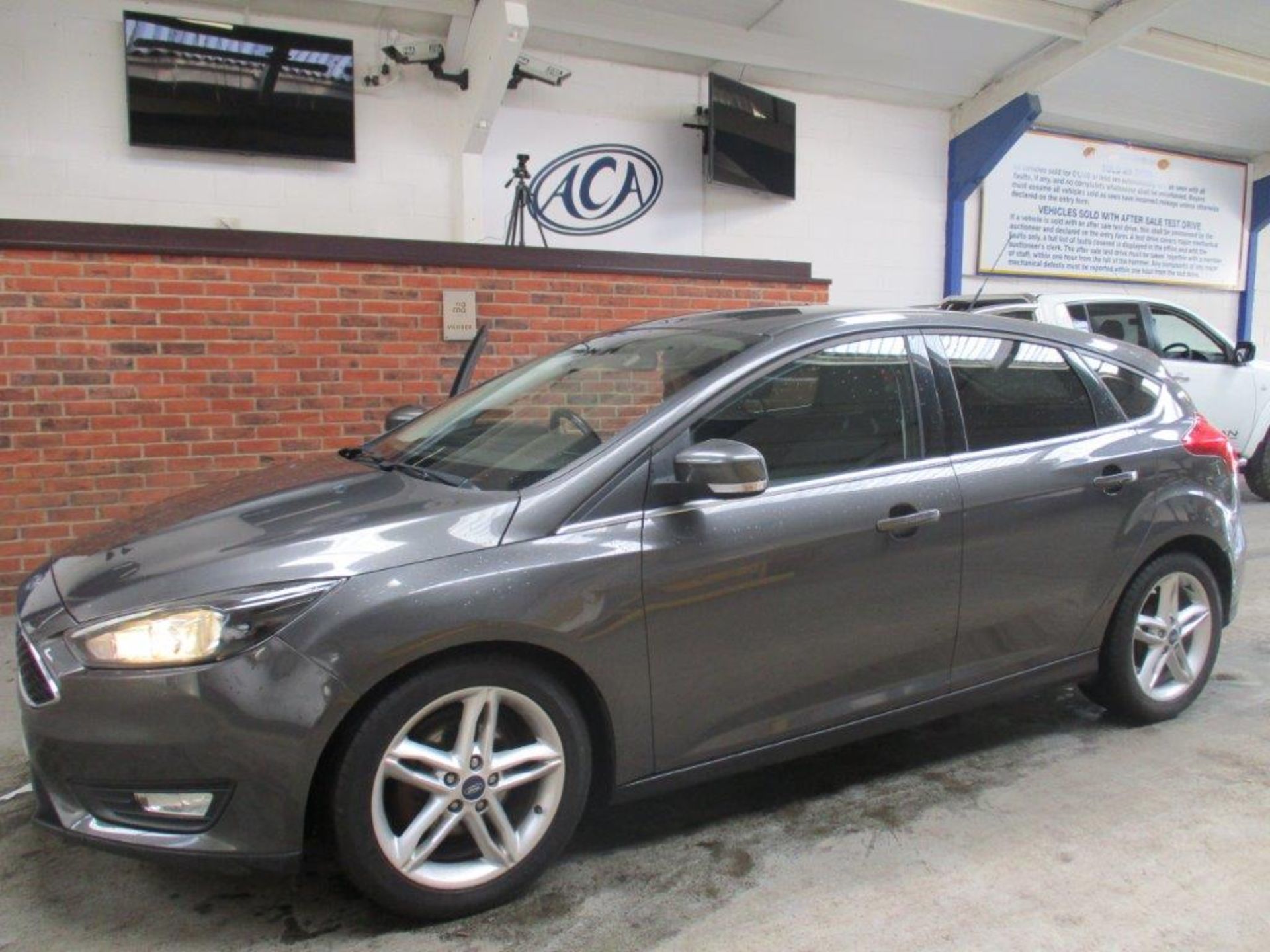 15 15 Ford Focus Zetec TDCI