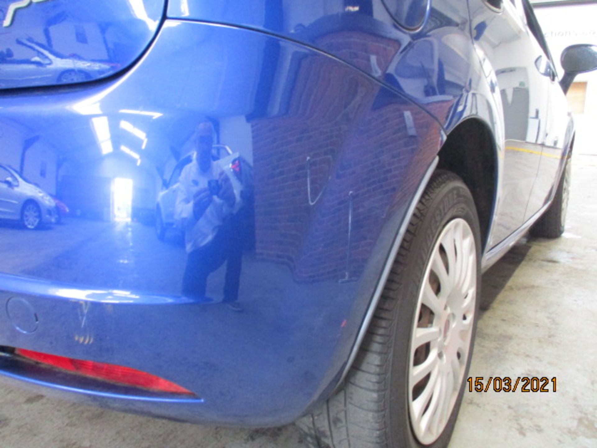 09 59 Fiat Grande Punto Active 77 - Image 2 of 16