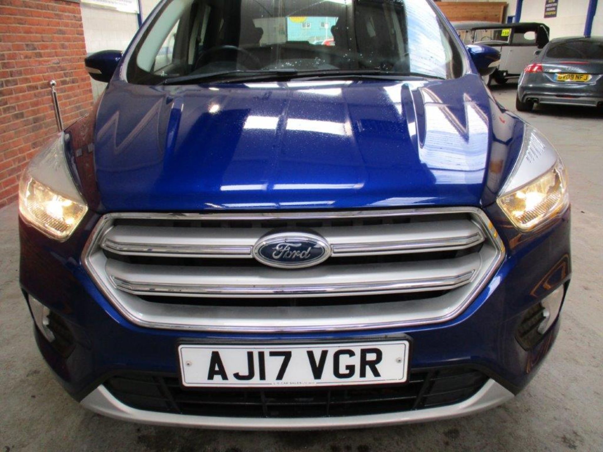 17 17 Ford Kuga Zetec 4X4 Auto - Image 12 of 21