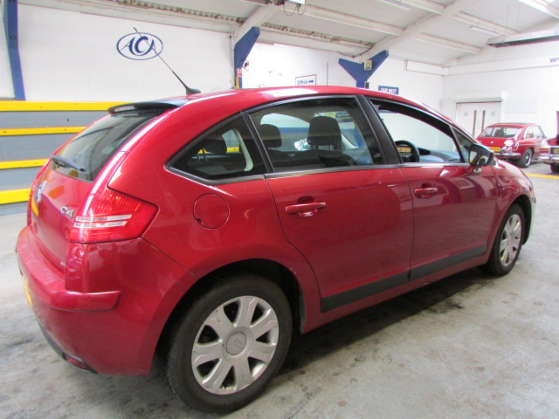 10 10 Citroen C4 VTR + HDI - Image 2 of 14