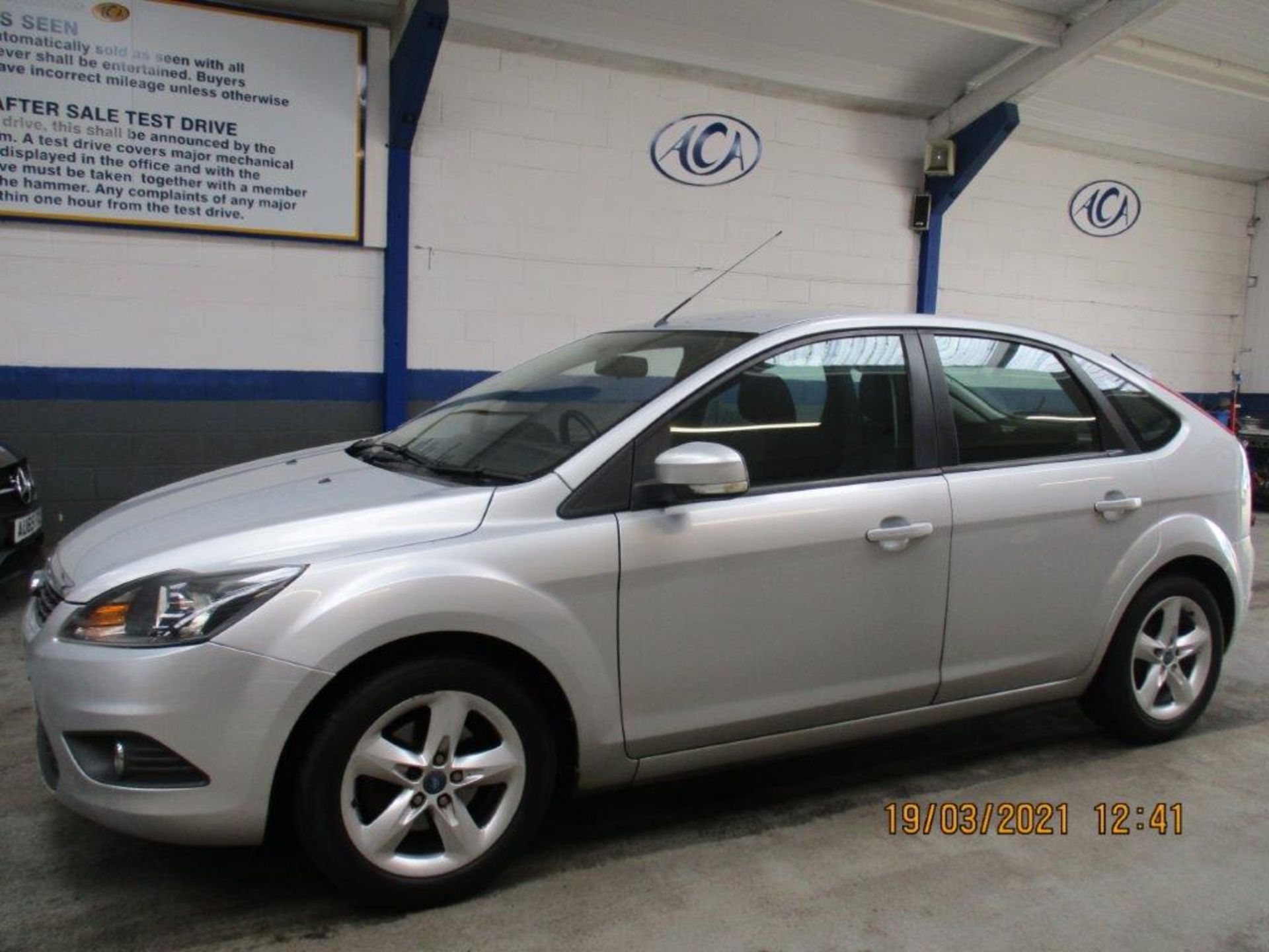 59 09 Ford Focus Zetec 100