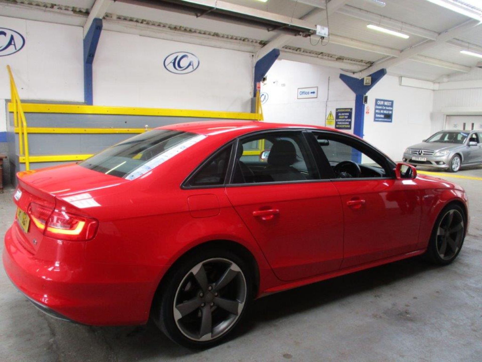 13 13 Audi A4 S Line Black Ed TDI - Image 4 of 28