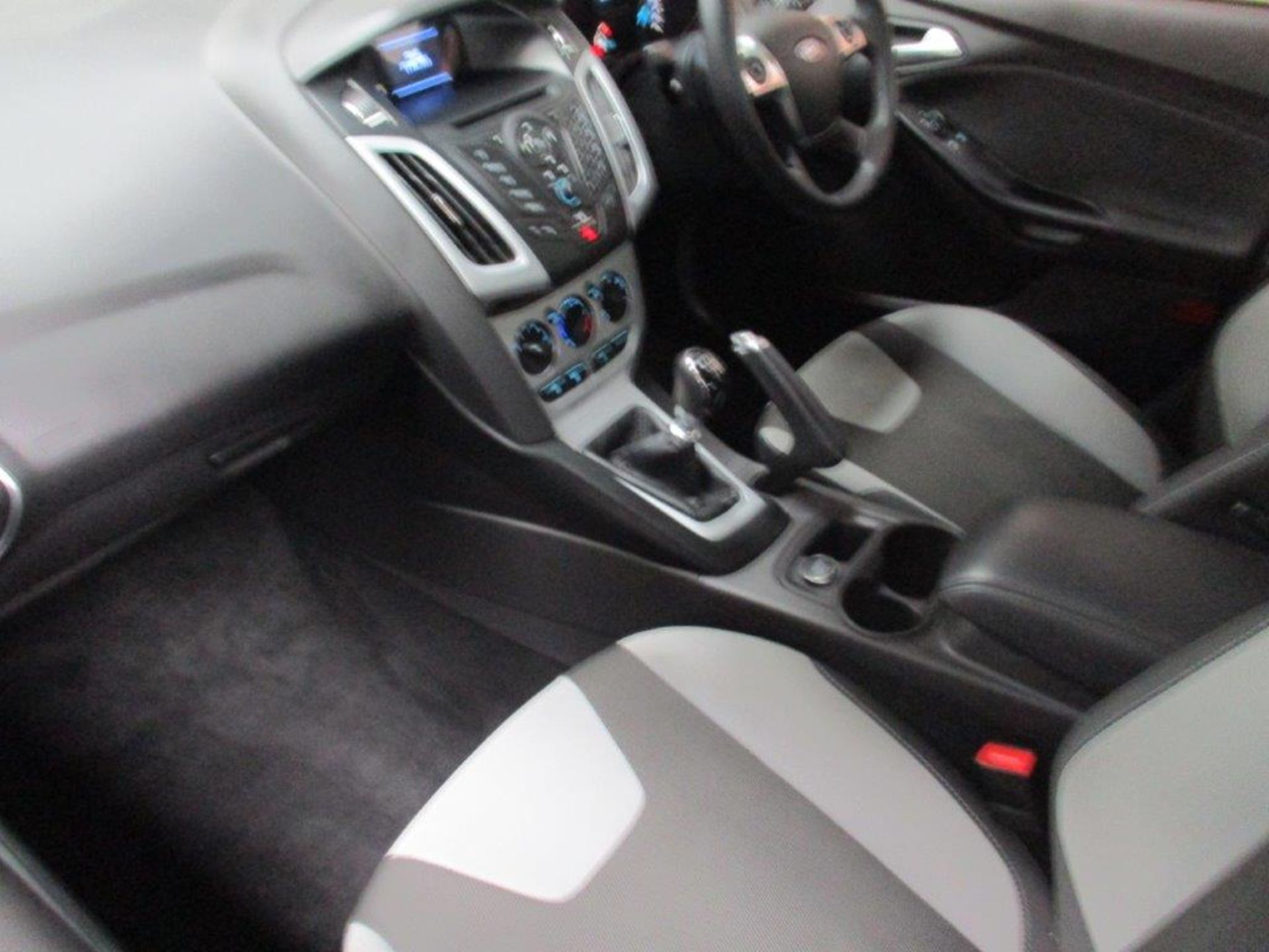 63 13 Ford Focus Zetec S TDCI - Image 15 of 21