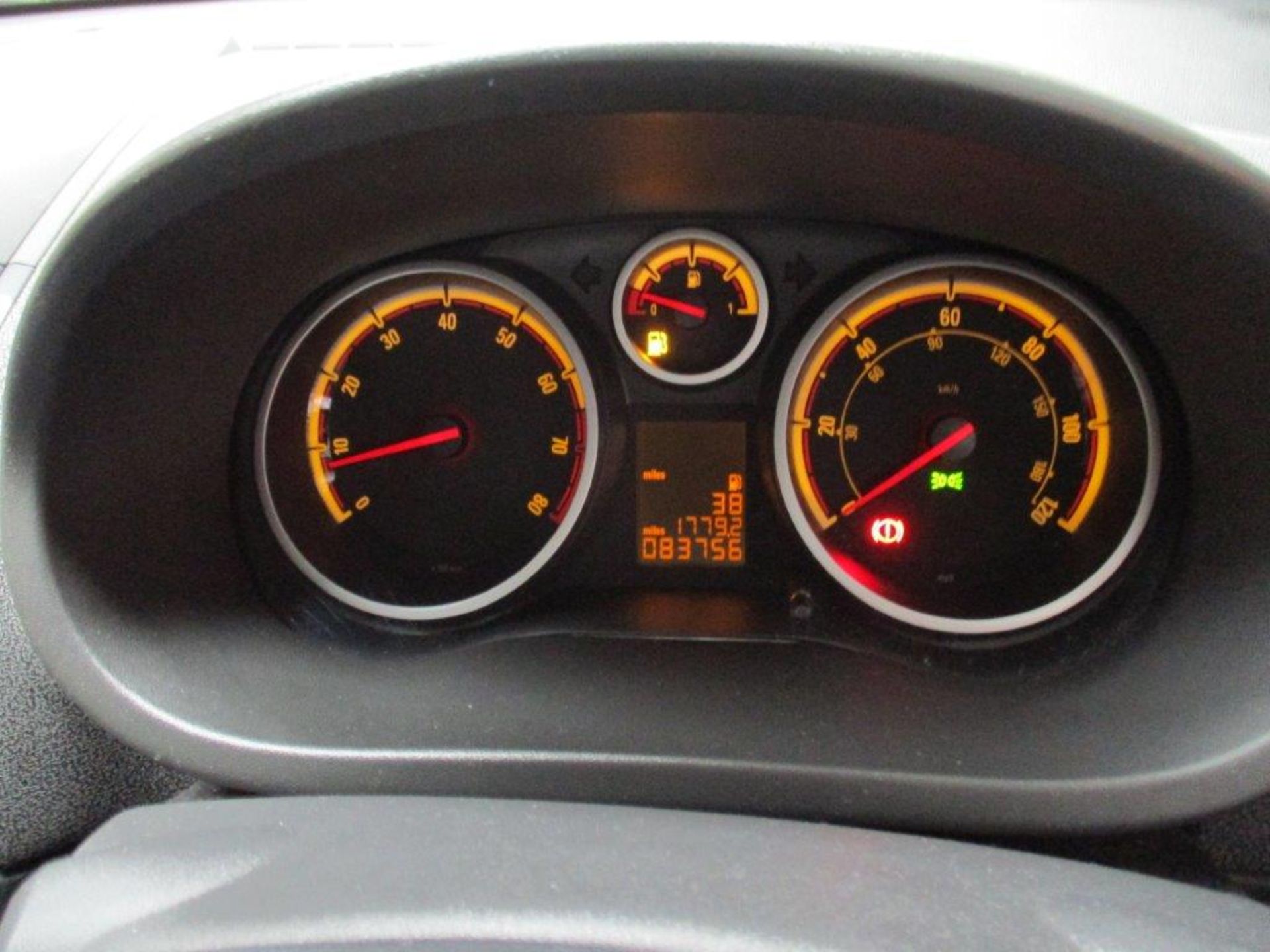 61 11 Vauxhall Corsa SE - Image 7 of 20