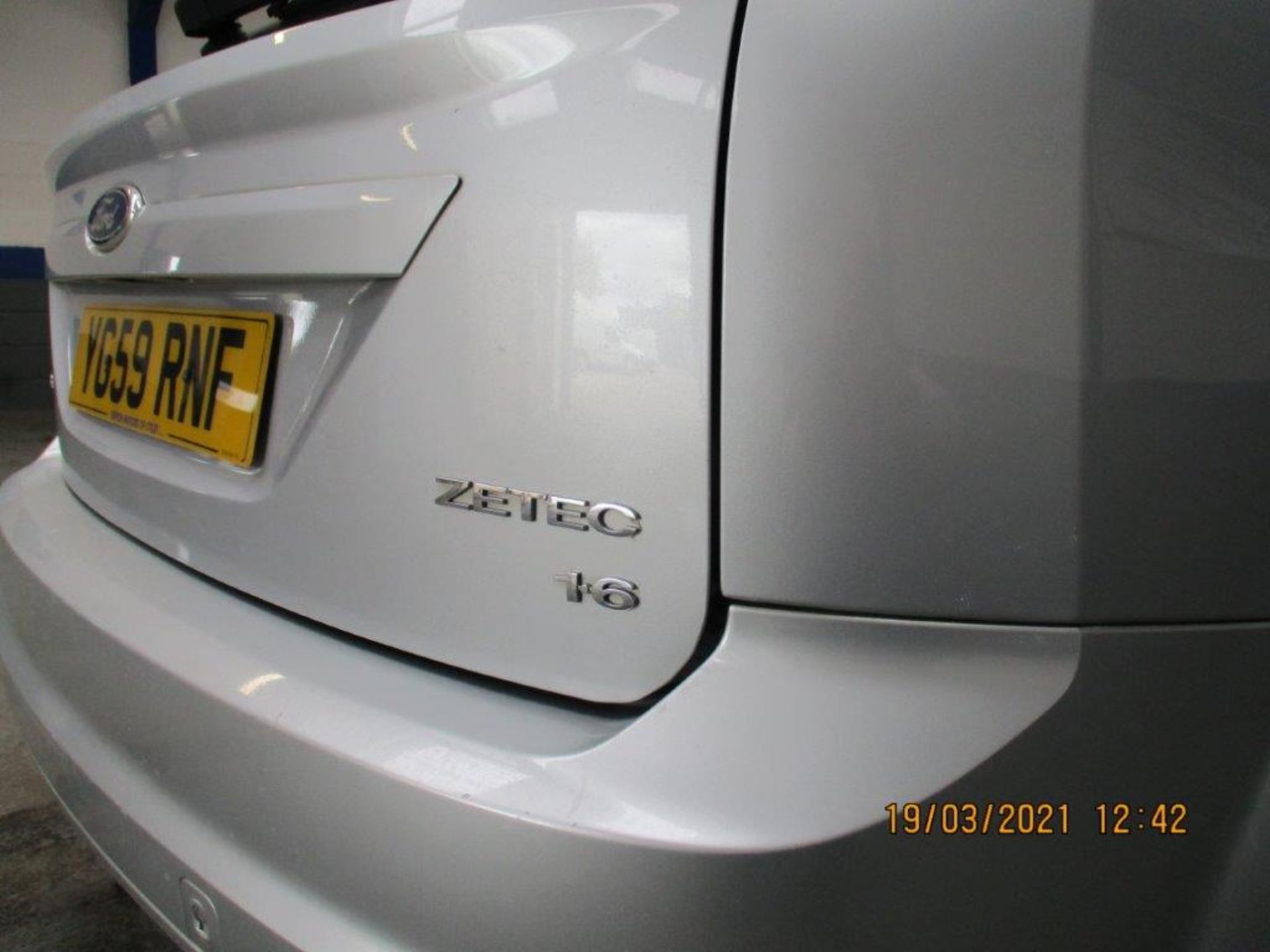 59 09 Ford Focus Zetec 100 - Image 9 of 17