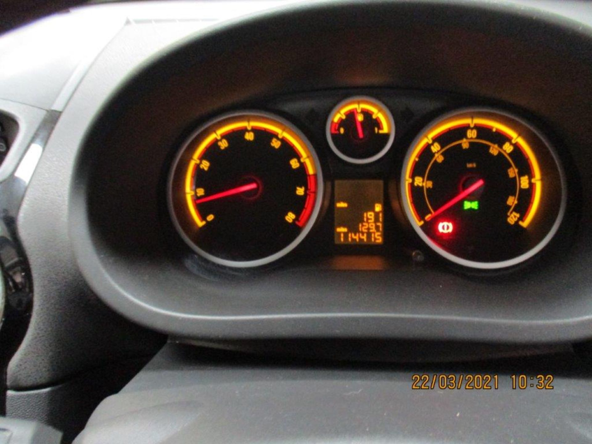 11 11 Vauxhall Corsa SXI - Image 21 of 21