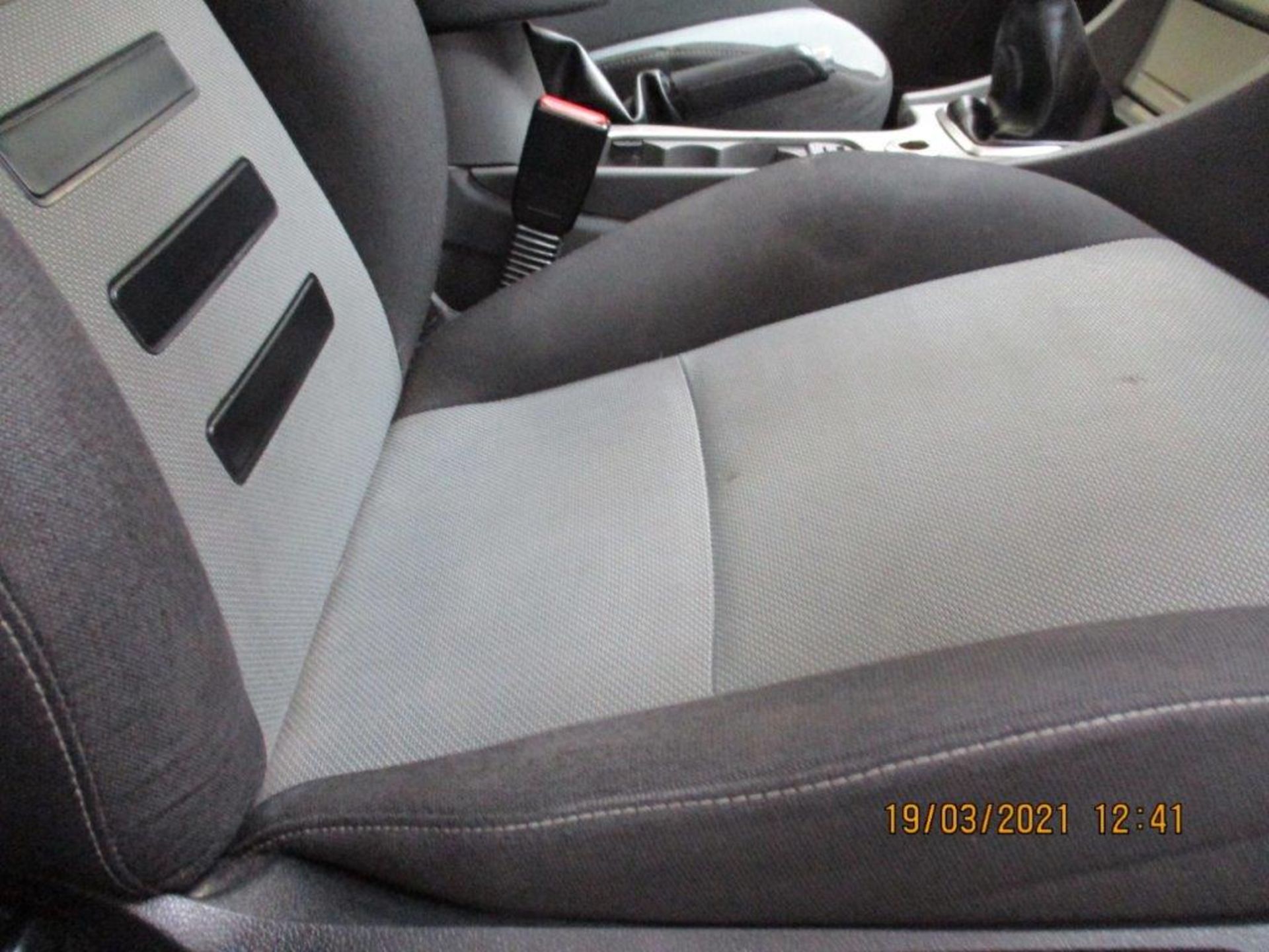 59 09 Ford Focus Zetec 100 - Image 15 of 17