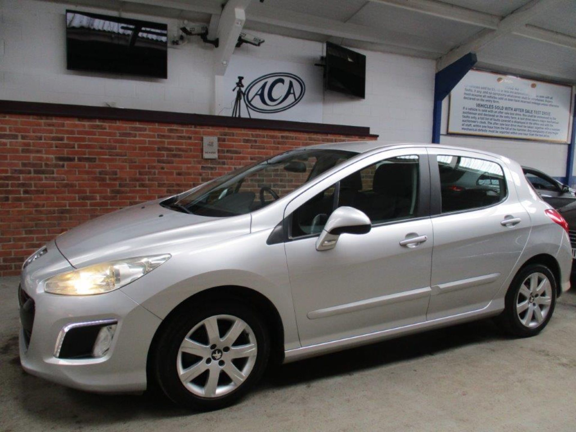 61 11 Peugeot 308 Active HDI