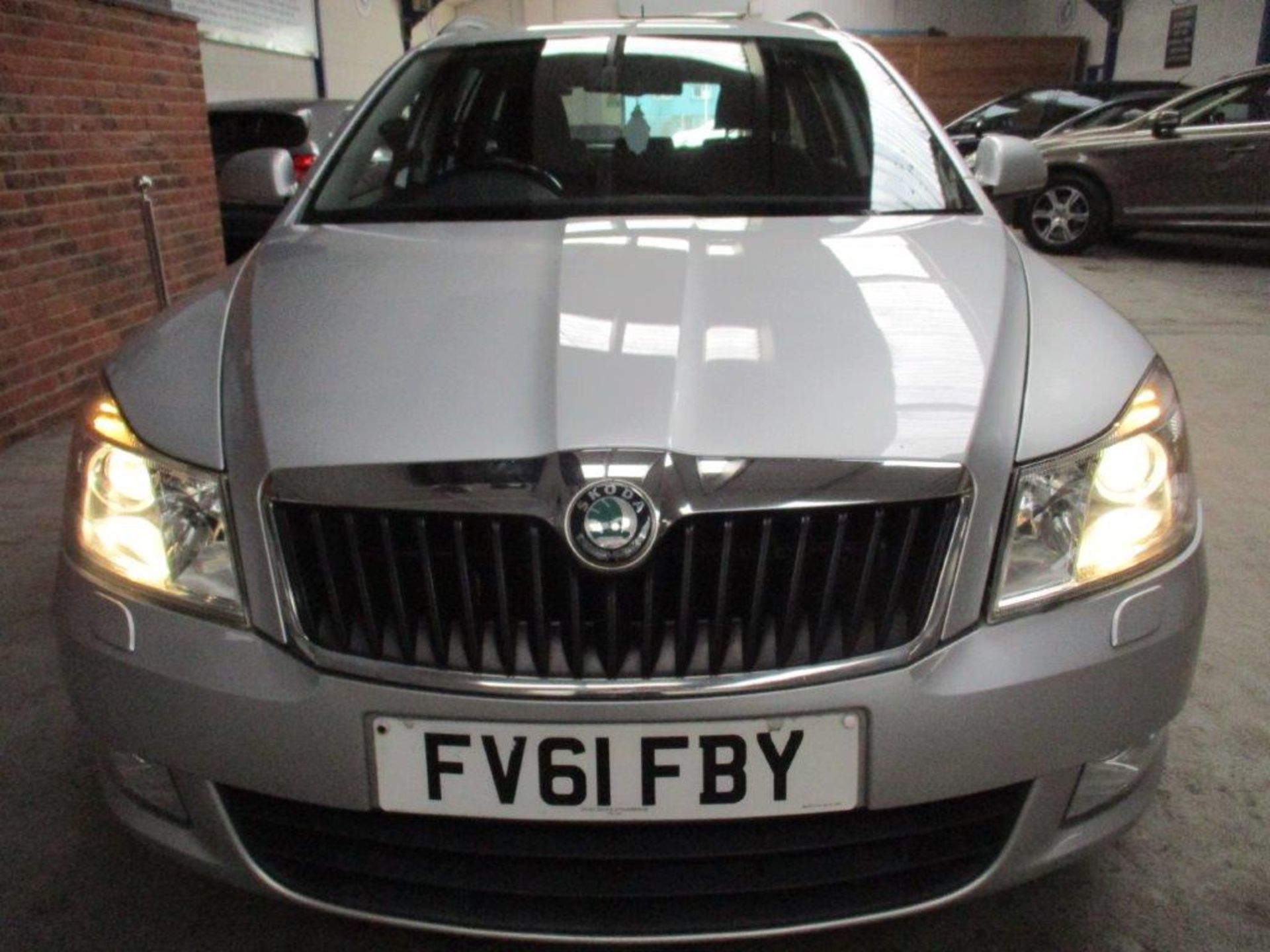 61 11 Skoda Octavia Elegance TDI CR - Image 2 of 24