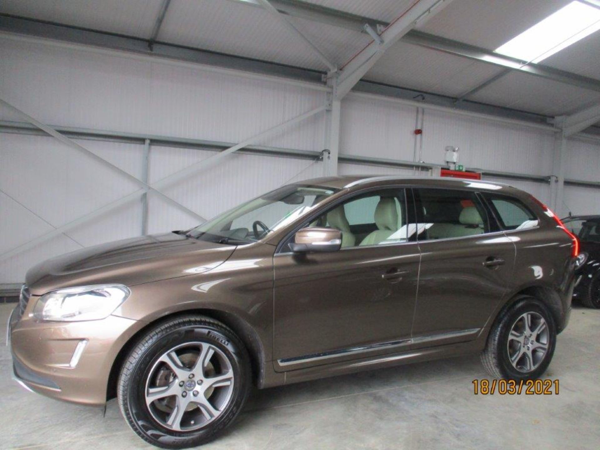 64 14 Volvo XC60 SE Lux Nav D4