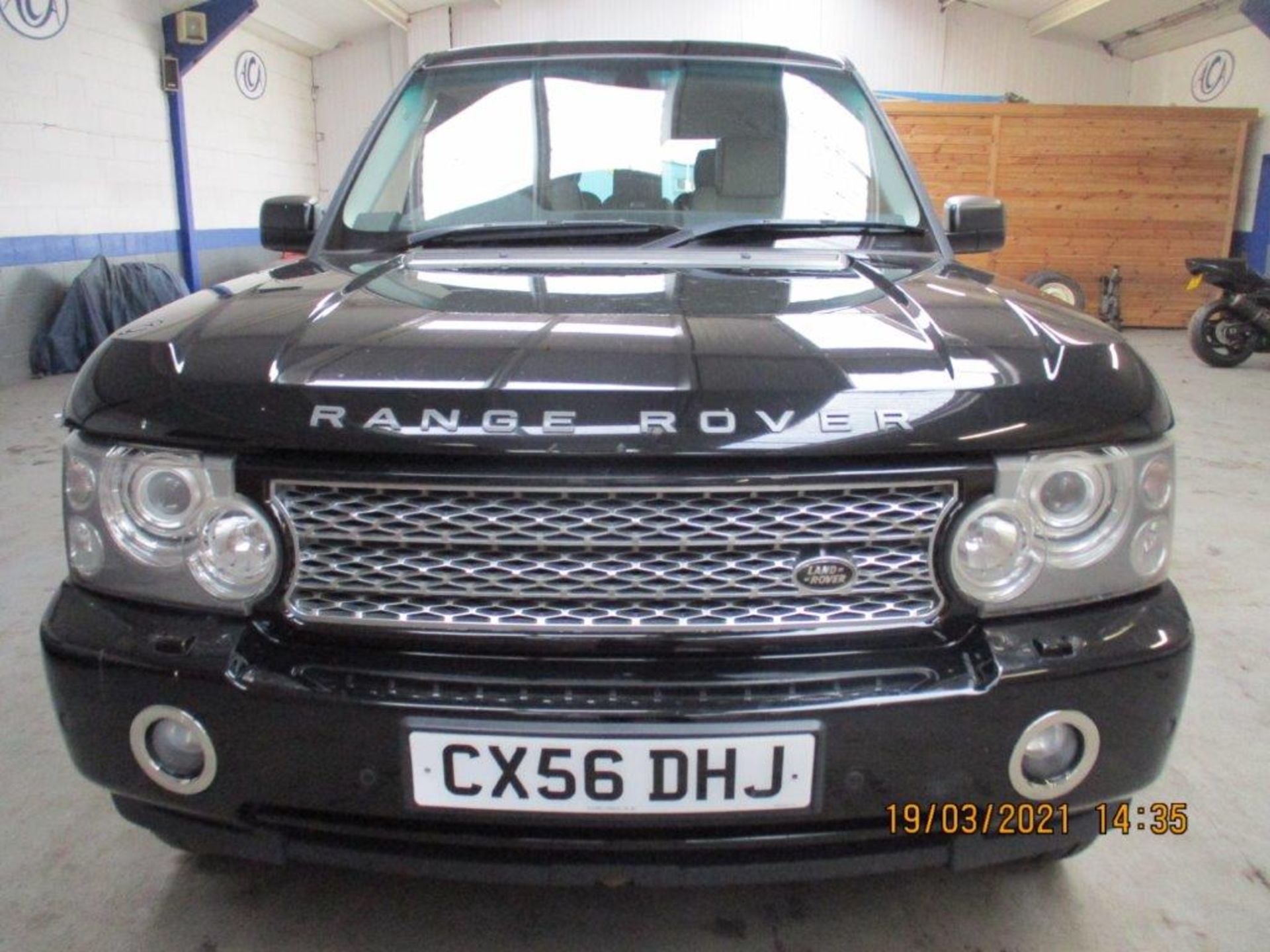 56 06 Range Rover Vogue TDV8 SE A - Image 4 of 28