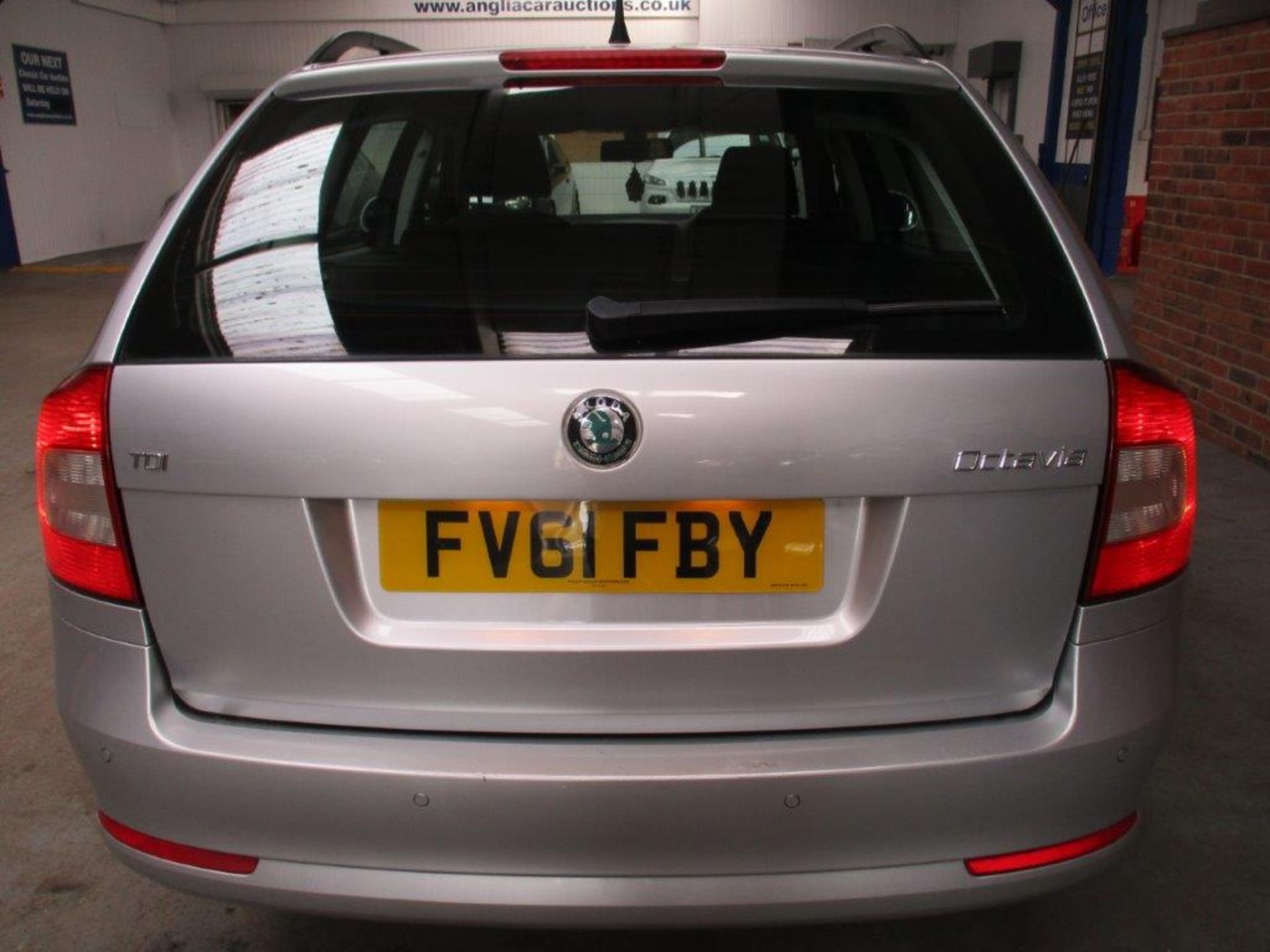 61 11 Skoda Octavia Elegance TDI CR - Image 3 of 24