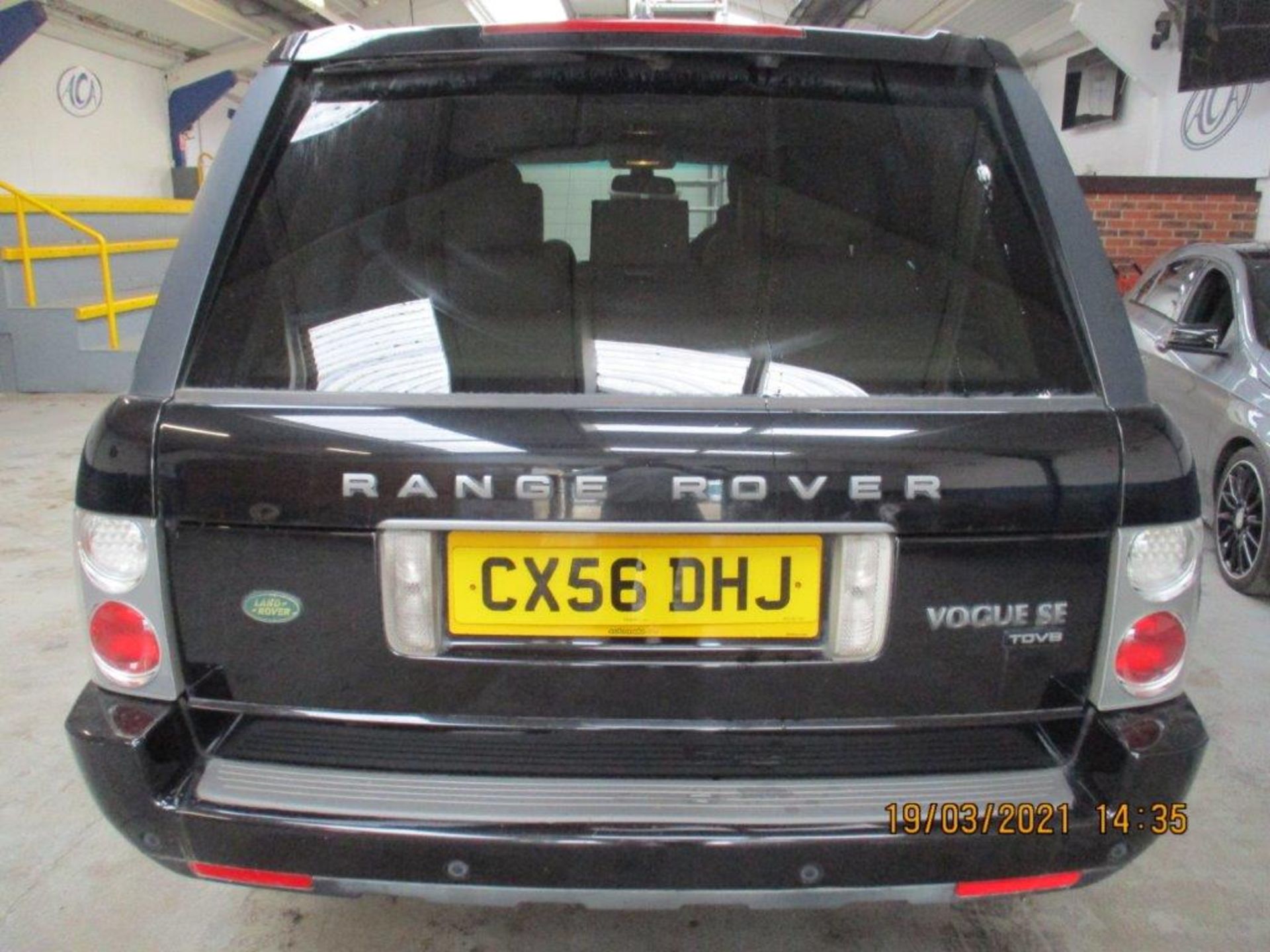 56 06 Range Rover Vogue TDV8 SE A - Image 2 of 28