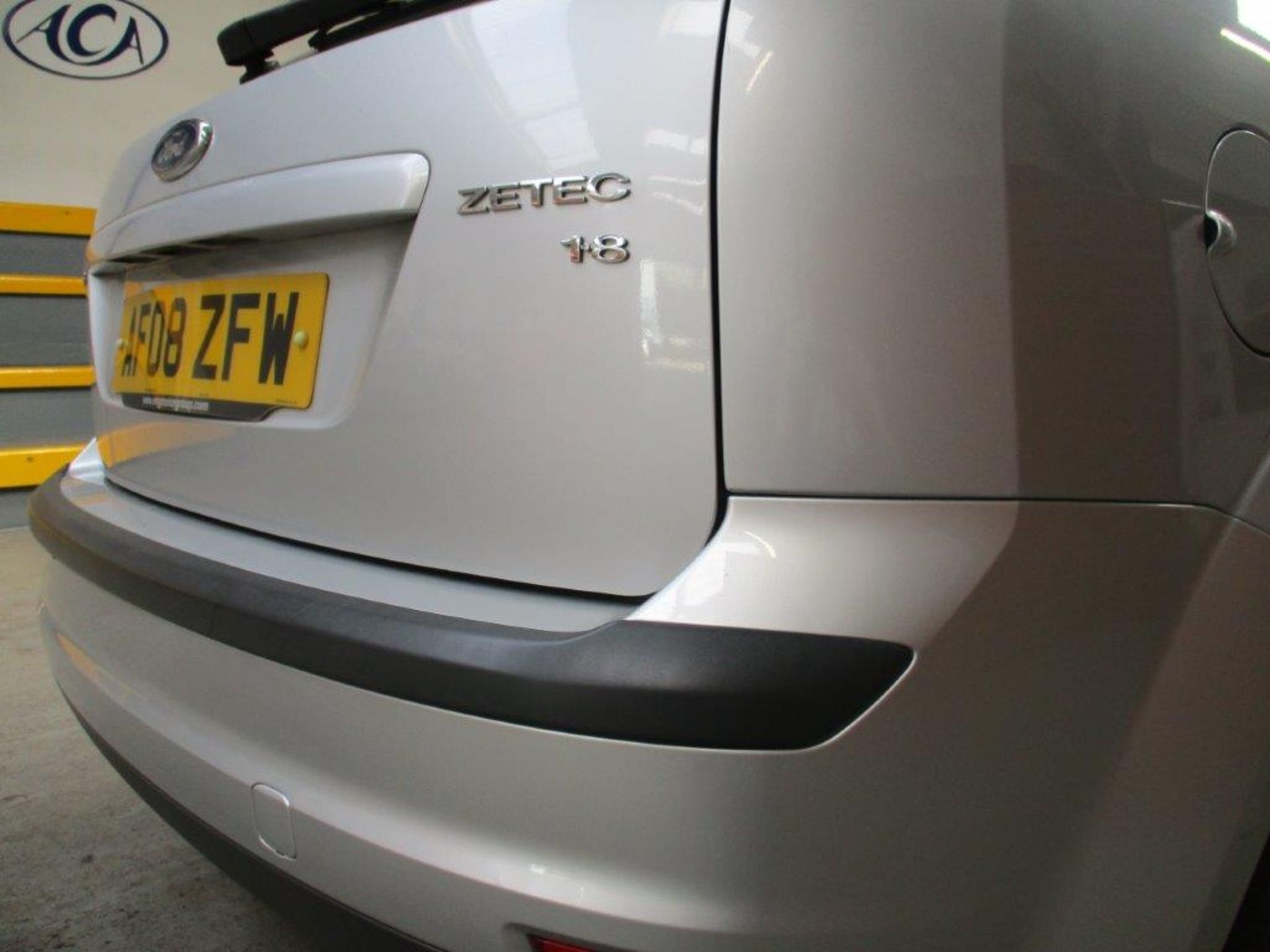 08 08 Ford Focus Zetec Climate - Image 12 of 18