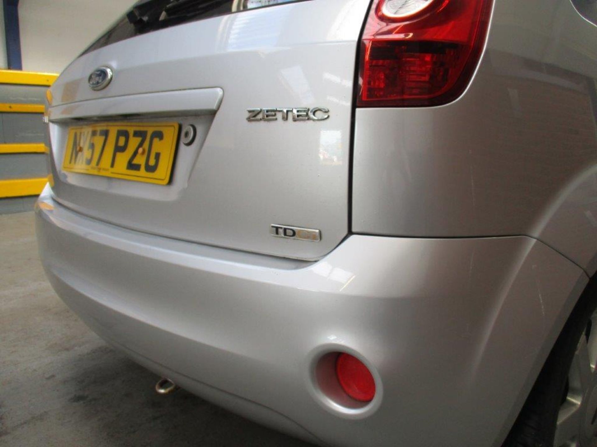 57 07 Ford Fiesta Zetec Climate TDCI - Image 12 of 16