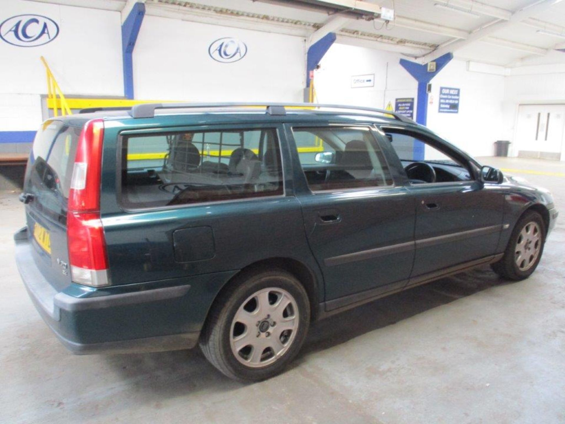 02 02 Volvo V70 S Estate - Image 2 of 22