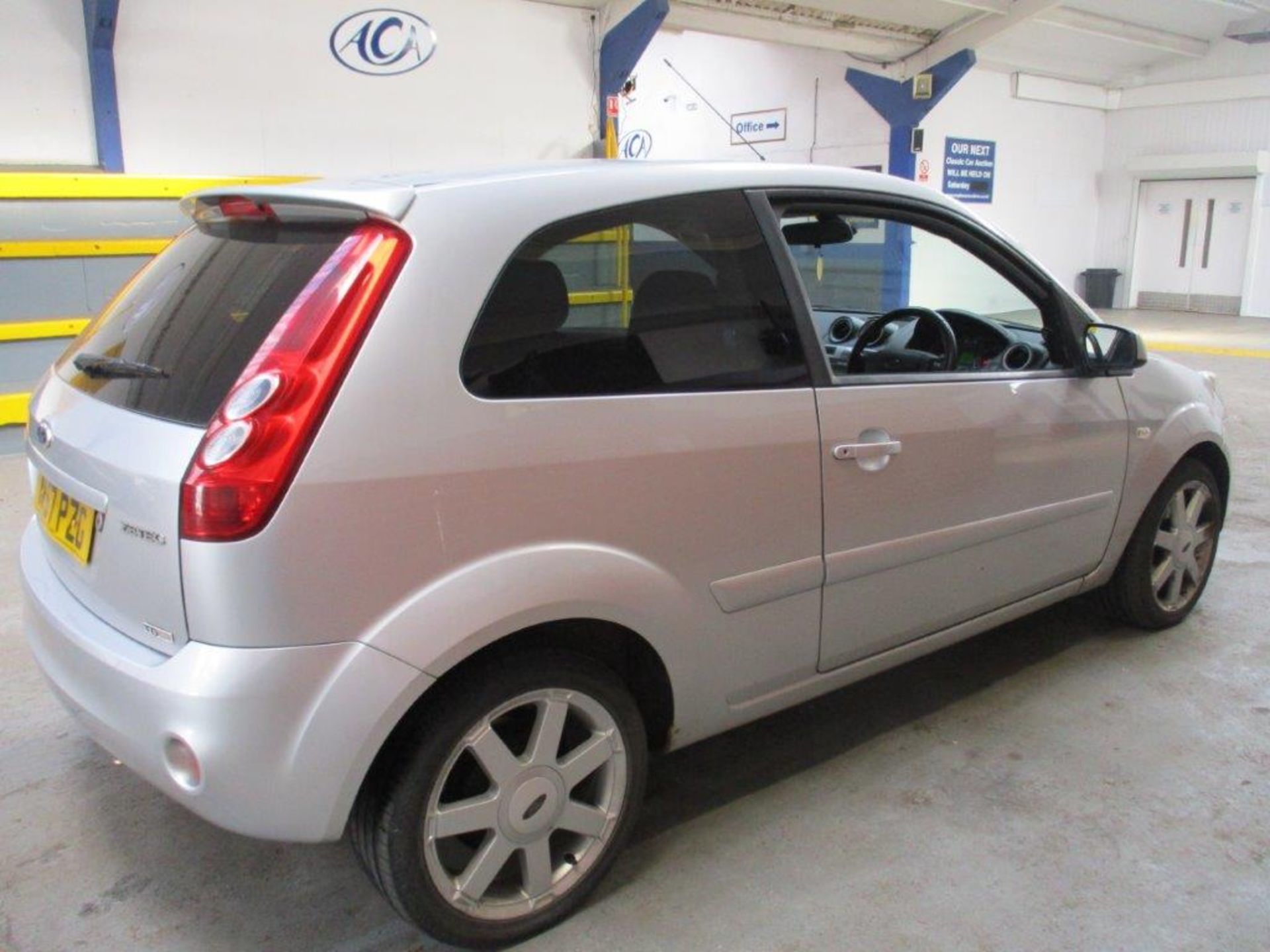 57 07 Ford Fiesta Zetec Climate TDCI - Image 3 of 16