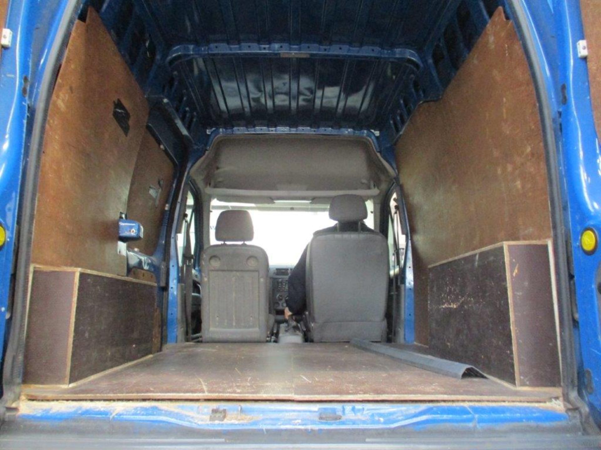 04 04 Ford Transit Connect L230D - Image 14 of 17