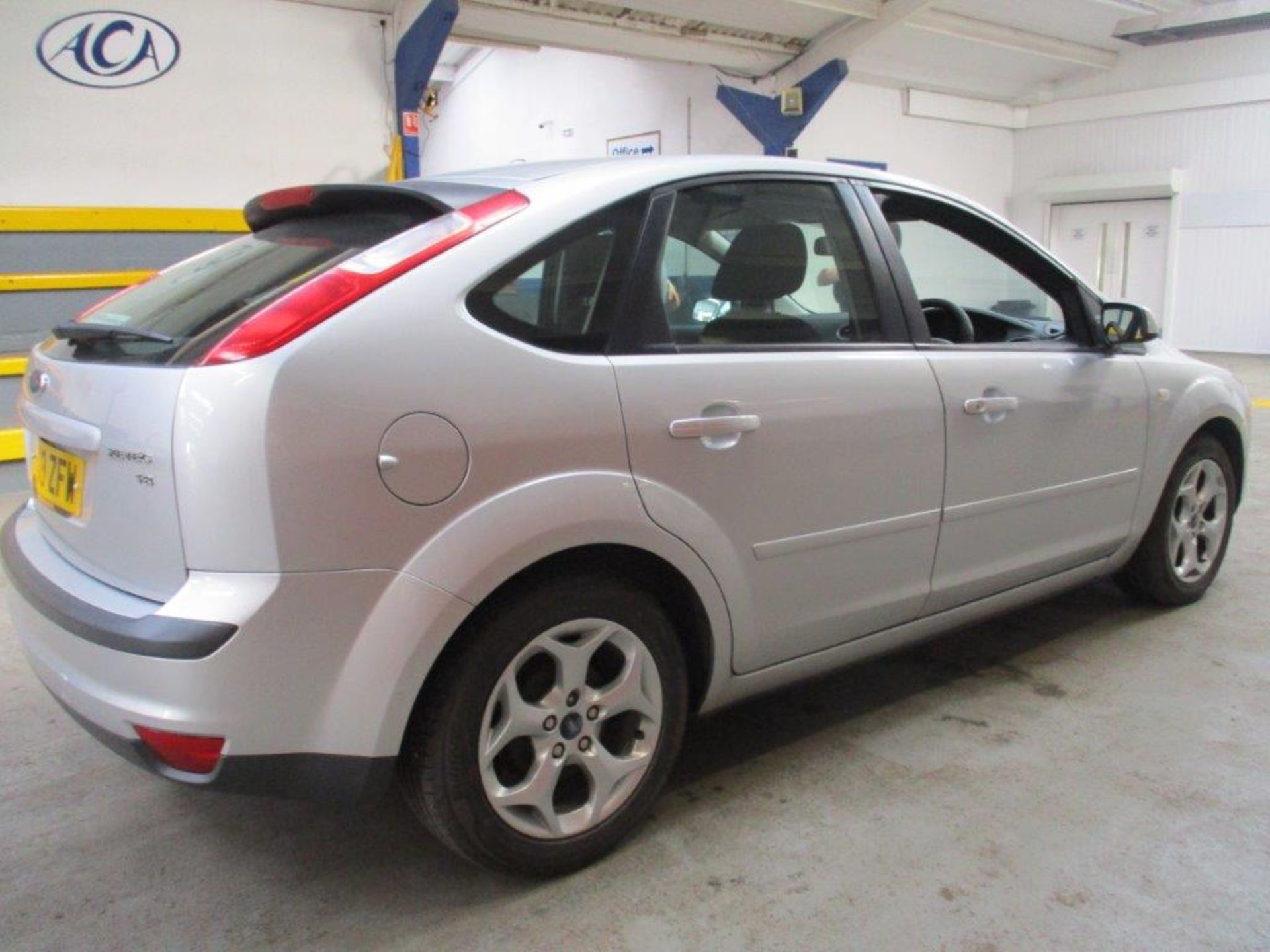 08 08 Ford Focus Zetec Climate - Image 2 of 18