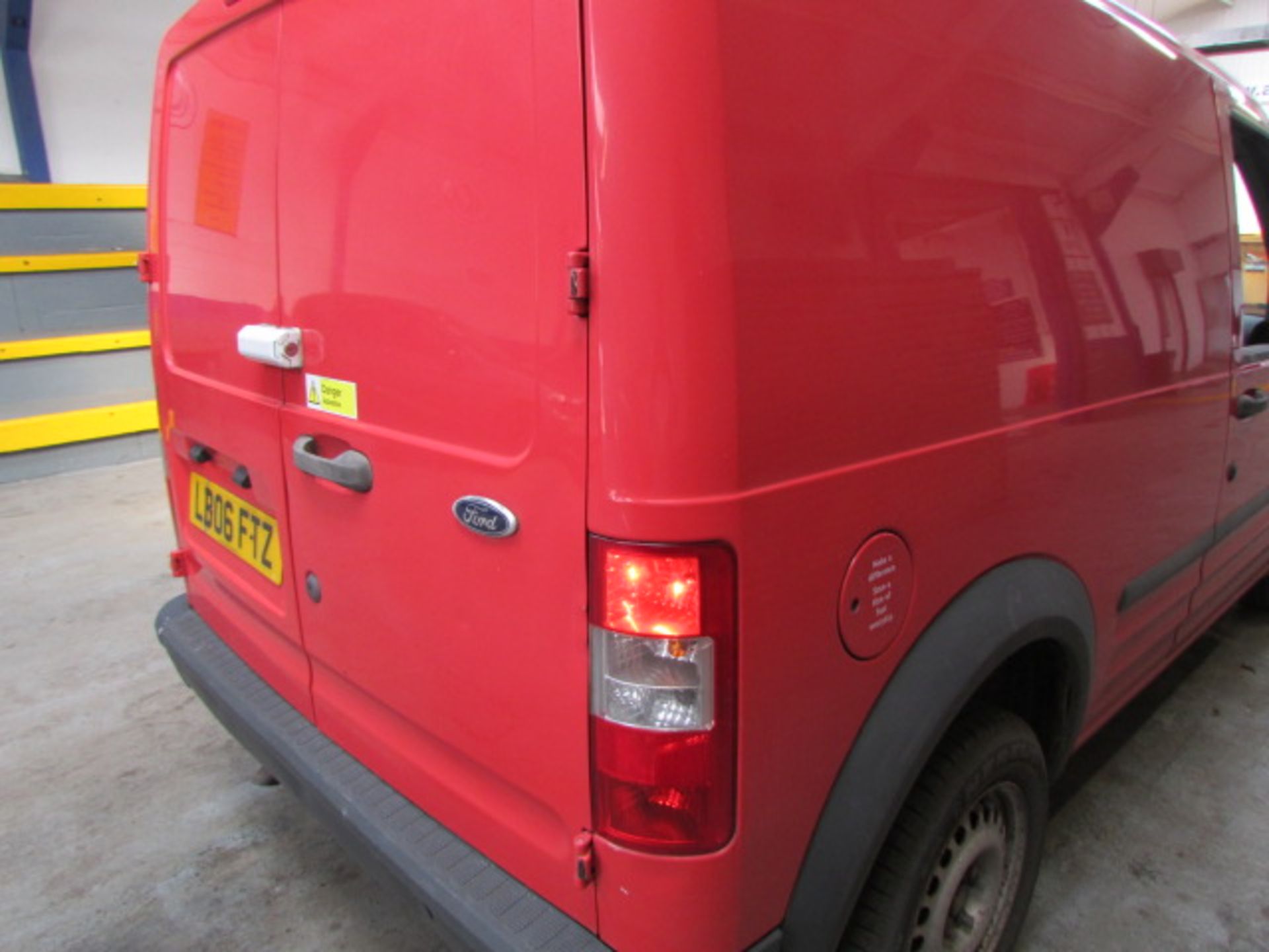 06 06 Ford Transit Connect - Image 16 of 22