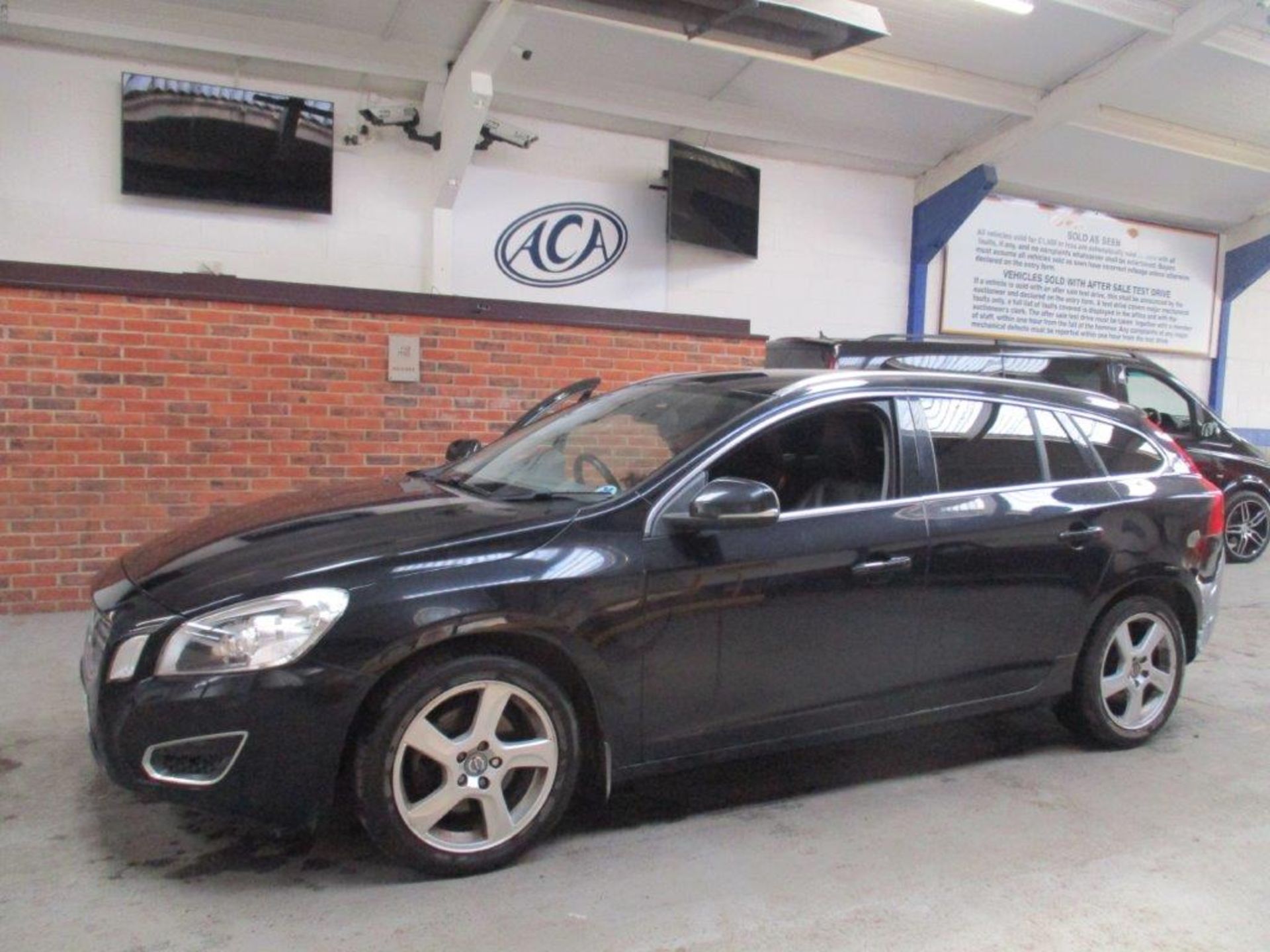 61 12 Volvo V60 SE Lux Drive