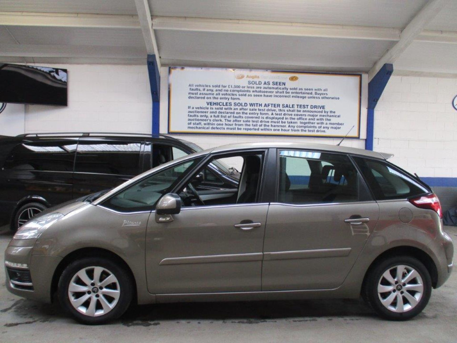 11 11 Citroen C4 Picasso VTR+ HDI - Image 4 of 22
