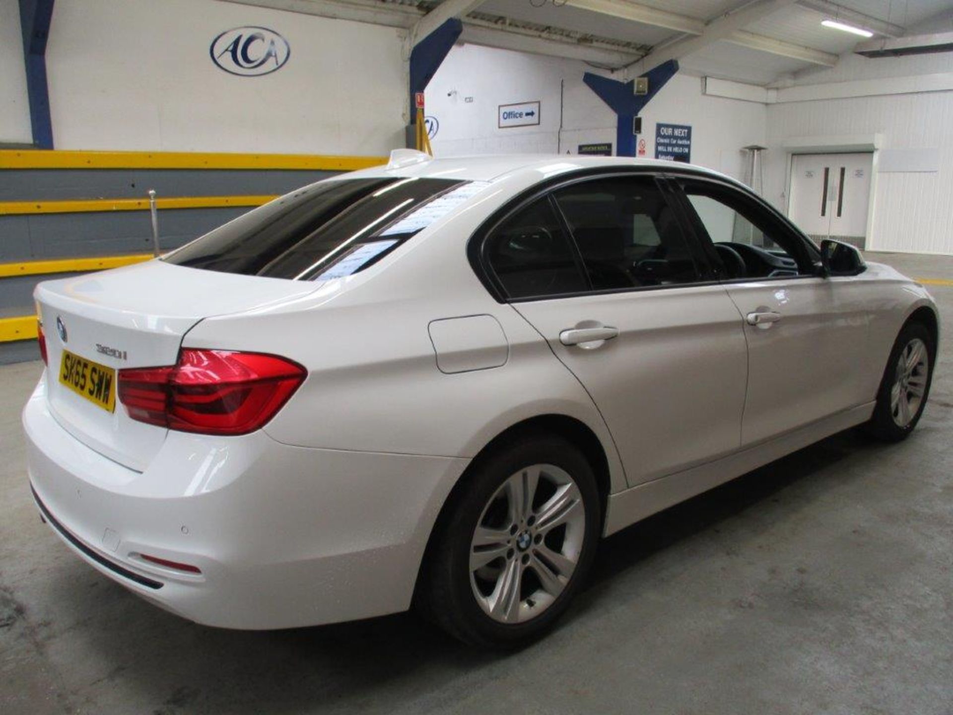 65 15 BMW 320I XDrive Sport - Image 5 of 26