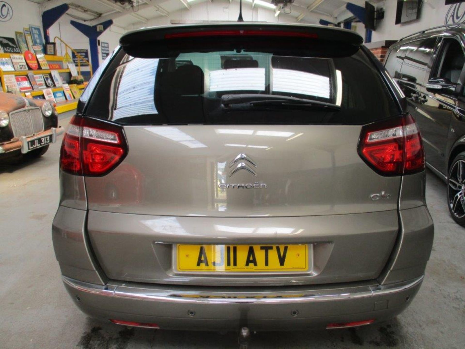 11 11 Citroen C4 Picasso VTR+ HDI - Image 2 of 22