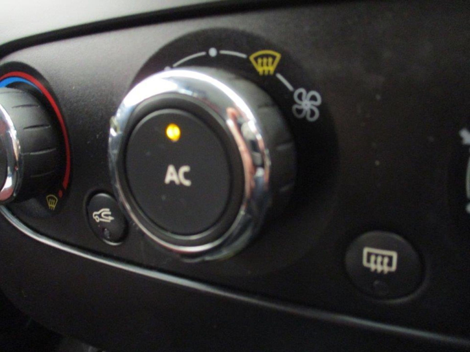 14 14 Renault Clio Expr-N+ Energy - Image 7 of 22