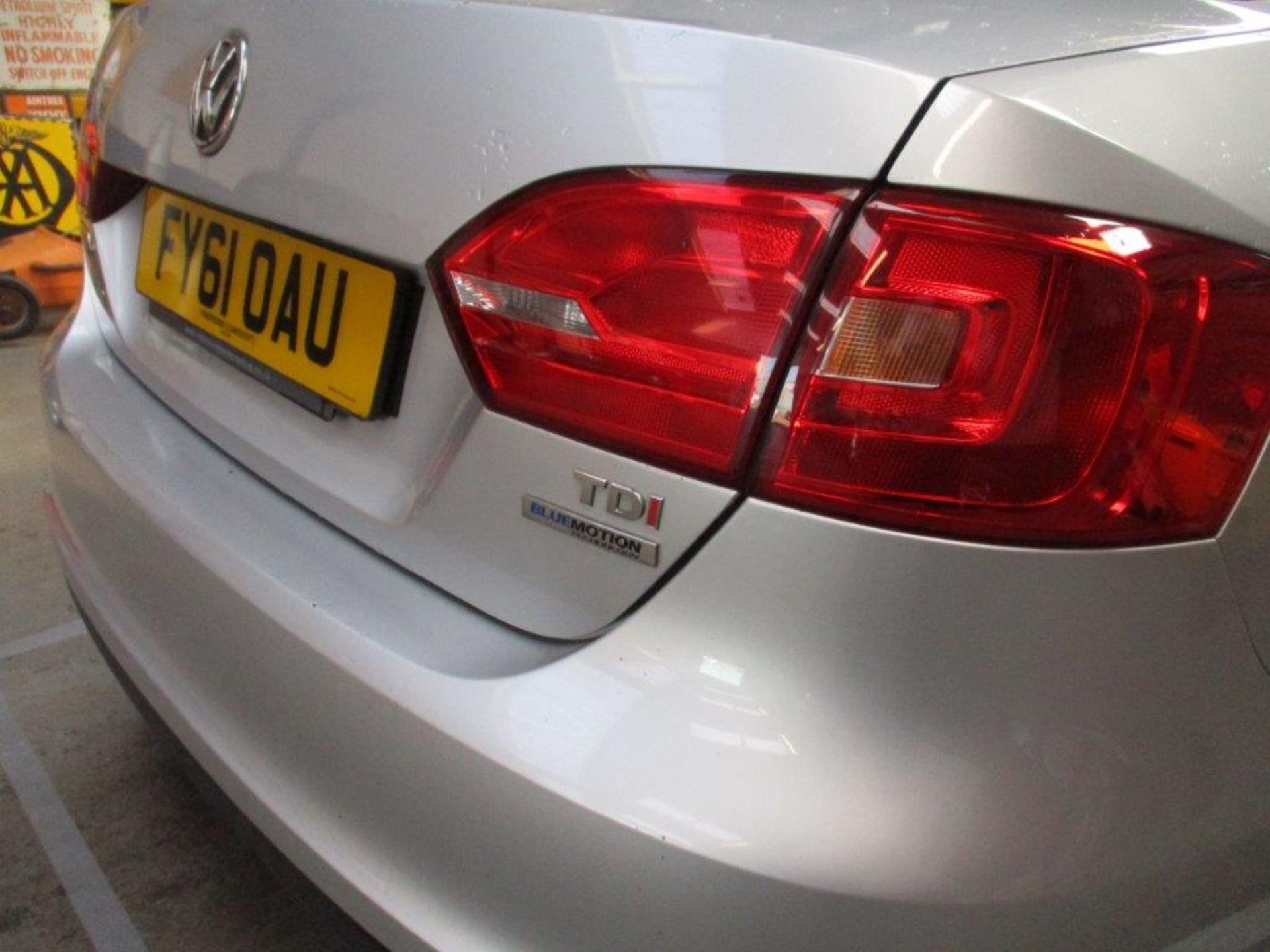 61 11 VW Jetta SE Bluemotion Tech - Image 8 of 20