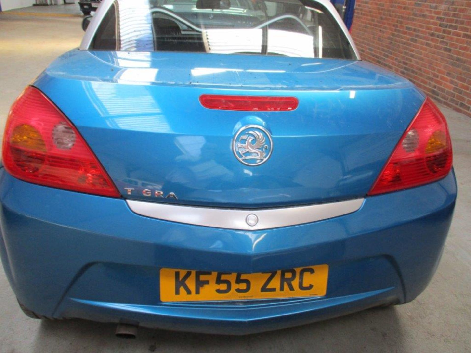 55 05 Vauxhall Tigra Sport - Image 12 of 23