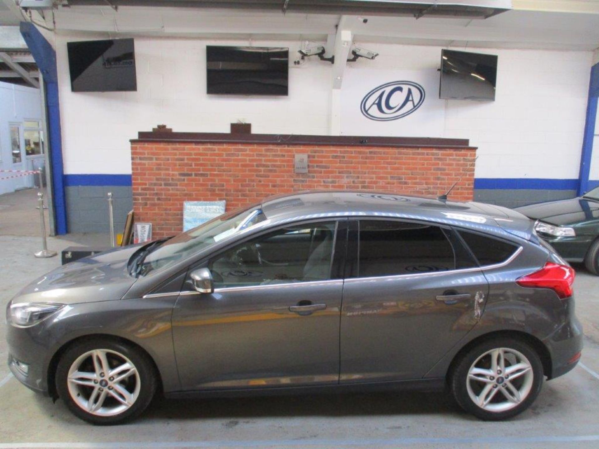 15 15 Ford Focus Zetec TDCI