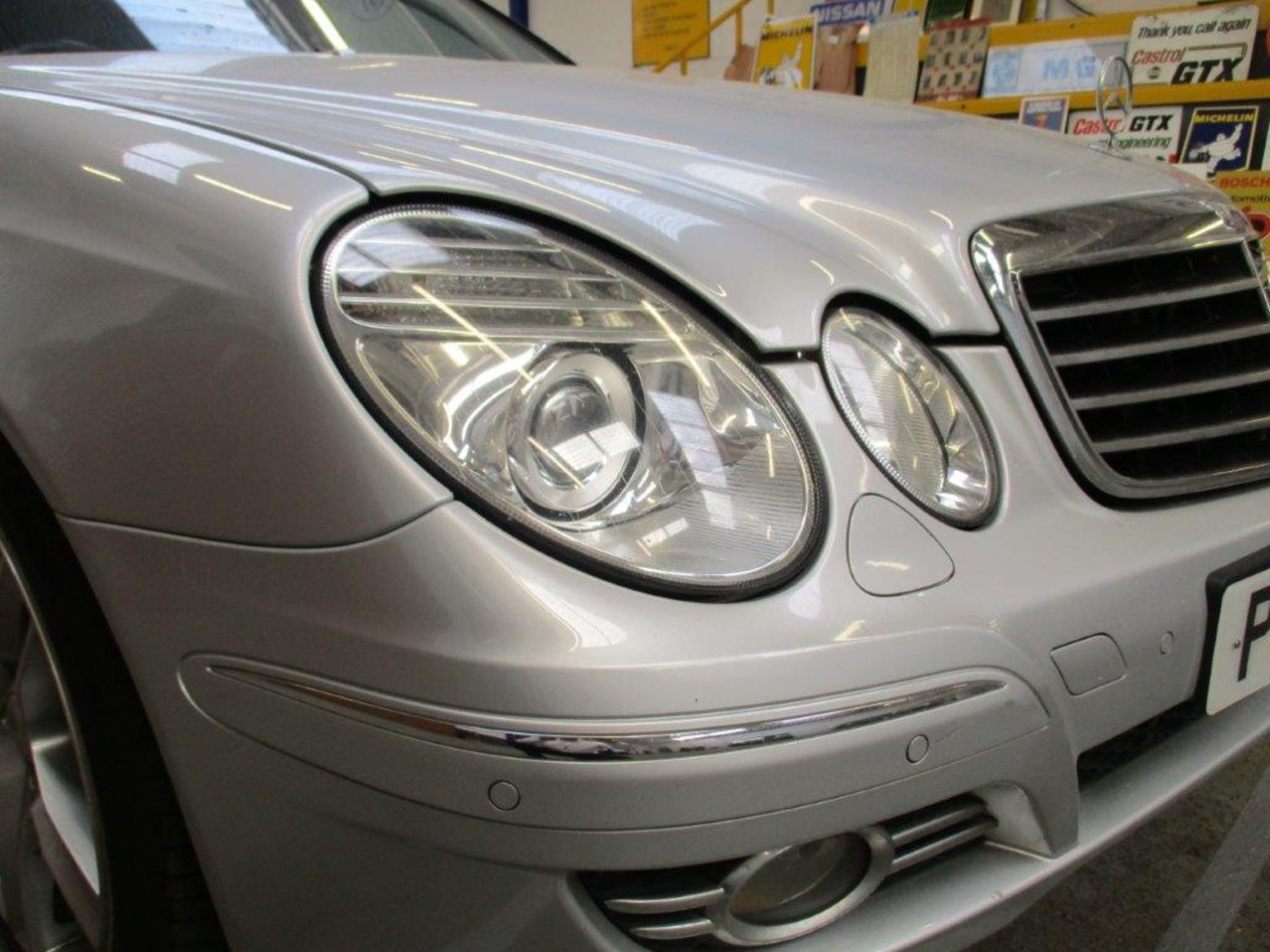 08 08 Mercedes E220 Avantgarde CDI - Image 14 of 23