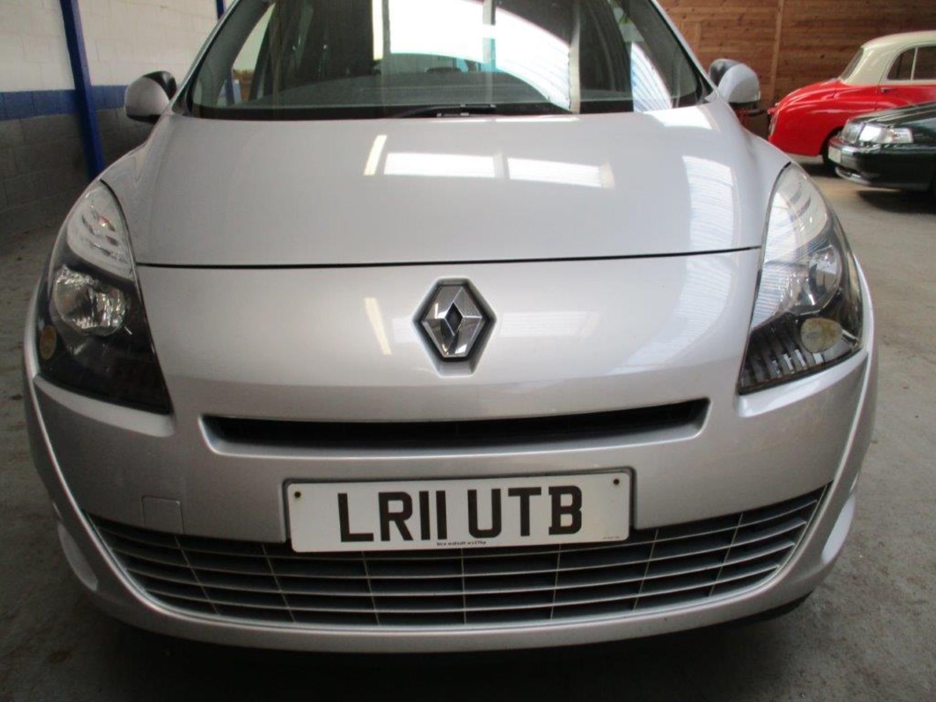 11 11 Renault G Scenic Dyn T-T DCI - Image 2 of 18