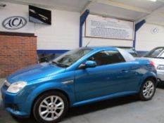 55 05 Vauxhall Tigra Sport