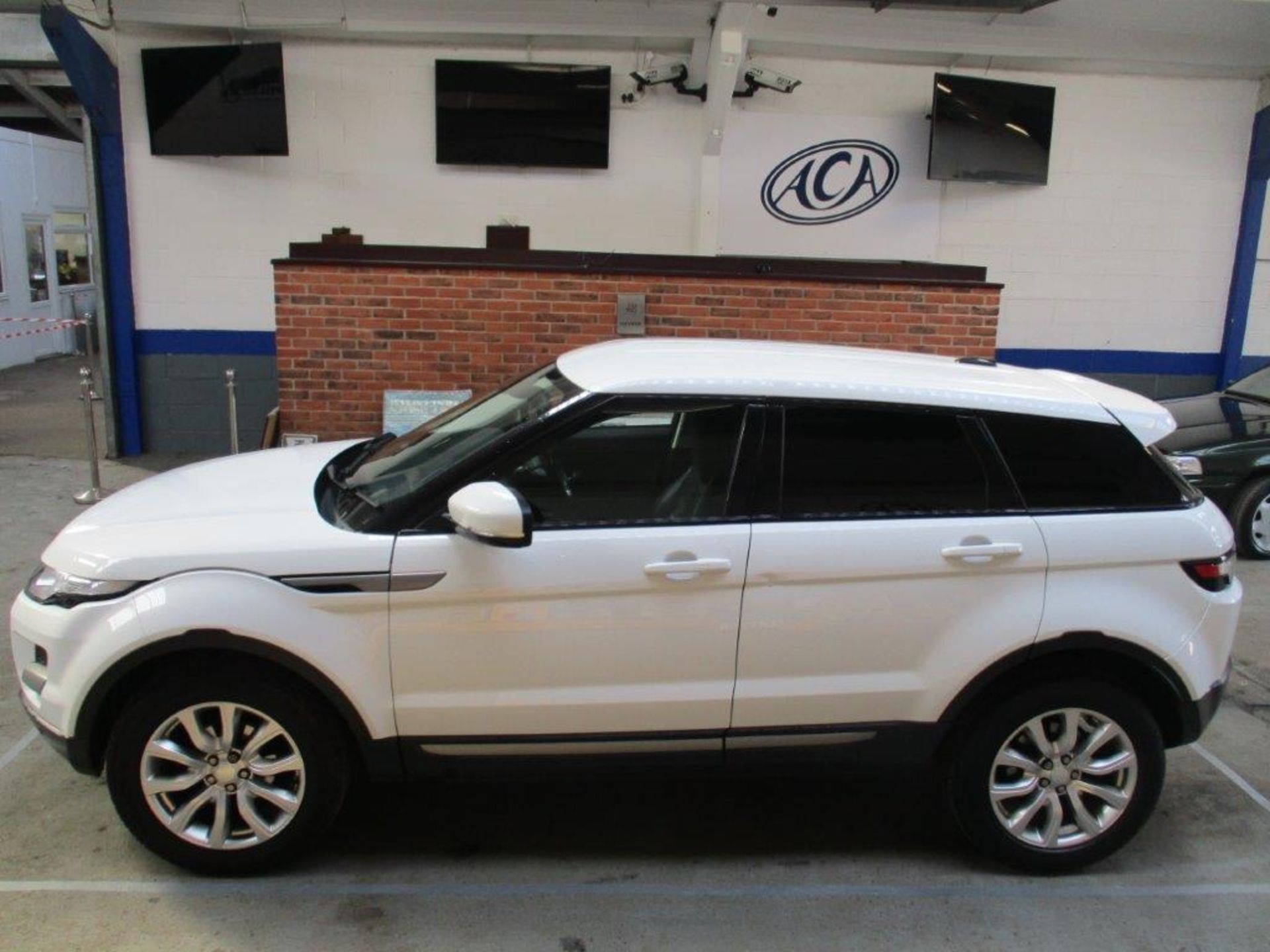 12 12 Range Rover Evoque Pure T - Image 3 of 23