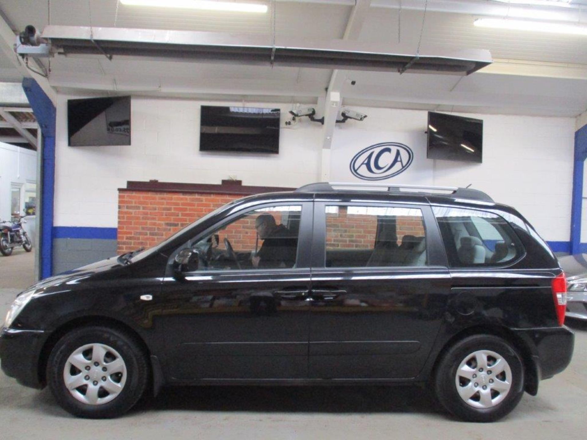 08 08 Kia Sedona GS - Image 3 of 24