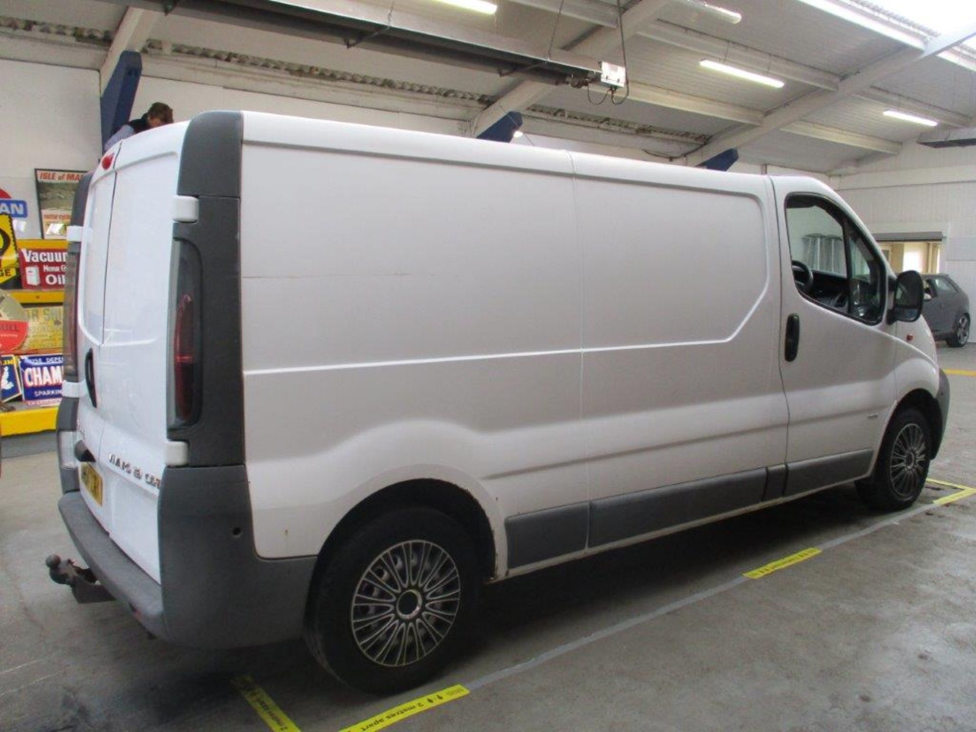 54 04 Vauxhall Vivaro 2900 DTI LWB - Image 2 of 18