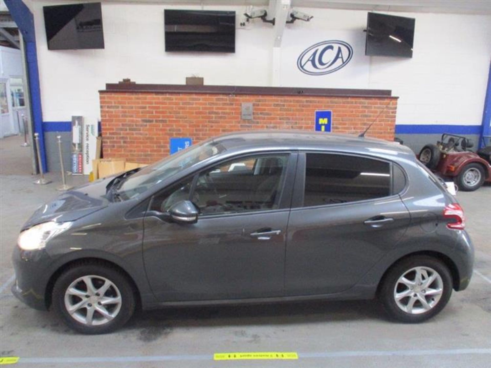 62 12 Peugeot 208 Active - Image 2 of 24