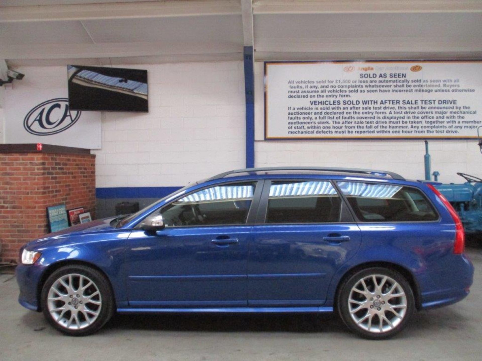 57 08 Volvo V50 Sport 16V - Image 2 of 17