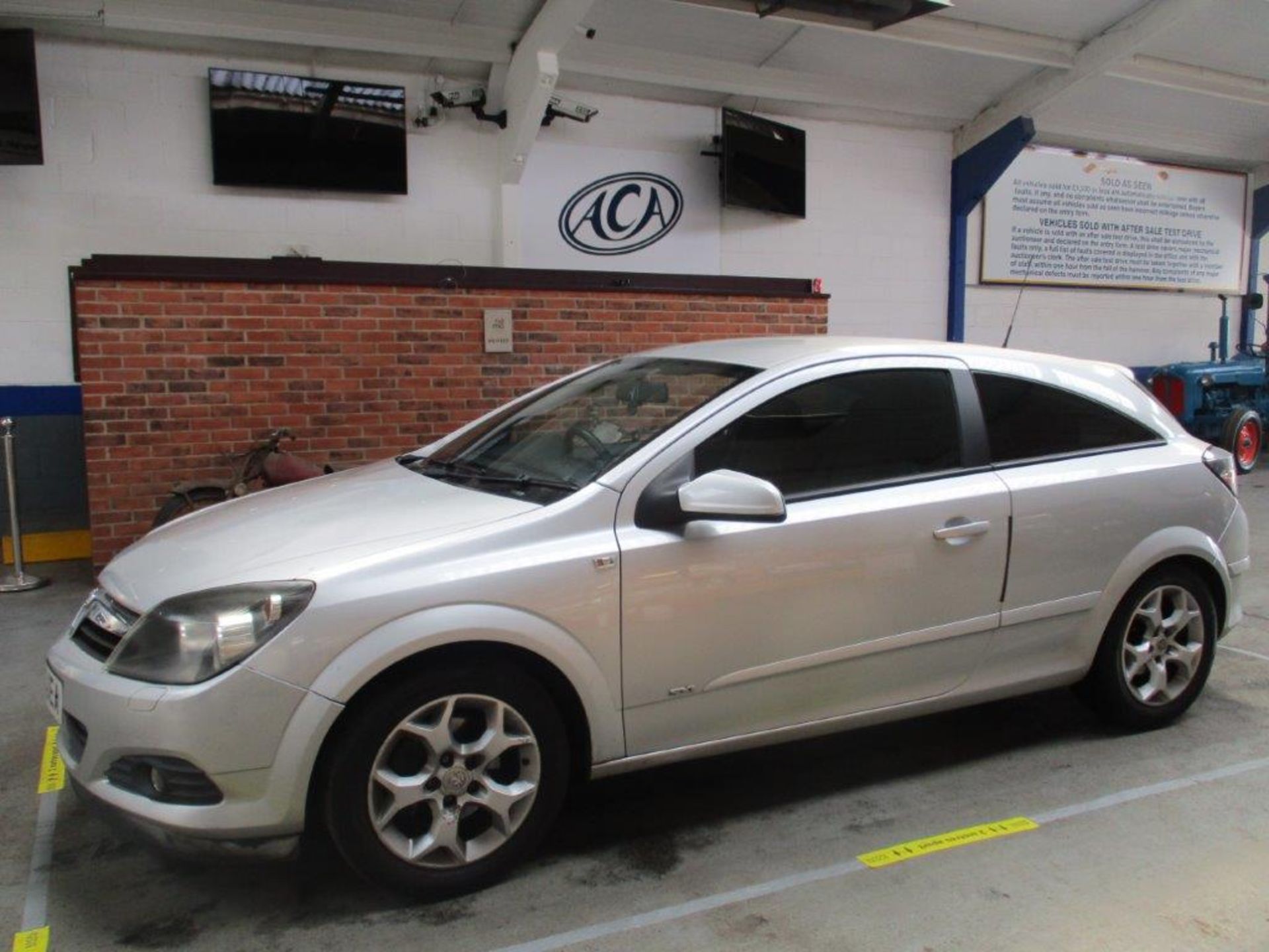 55 06 Vauxhall Astra SXI