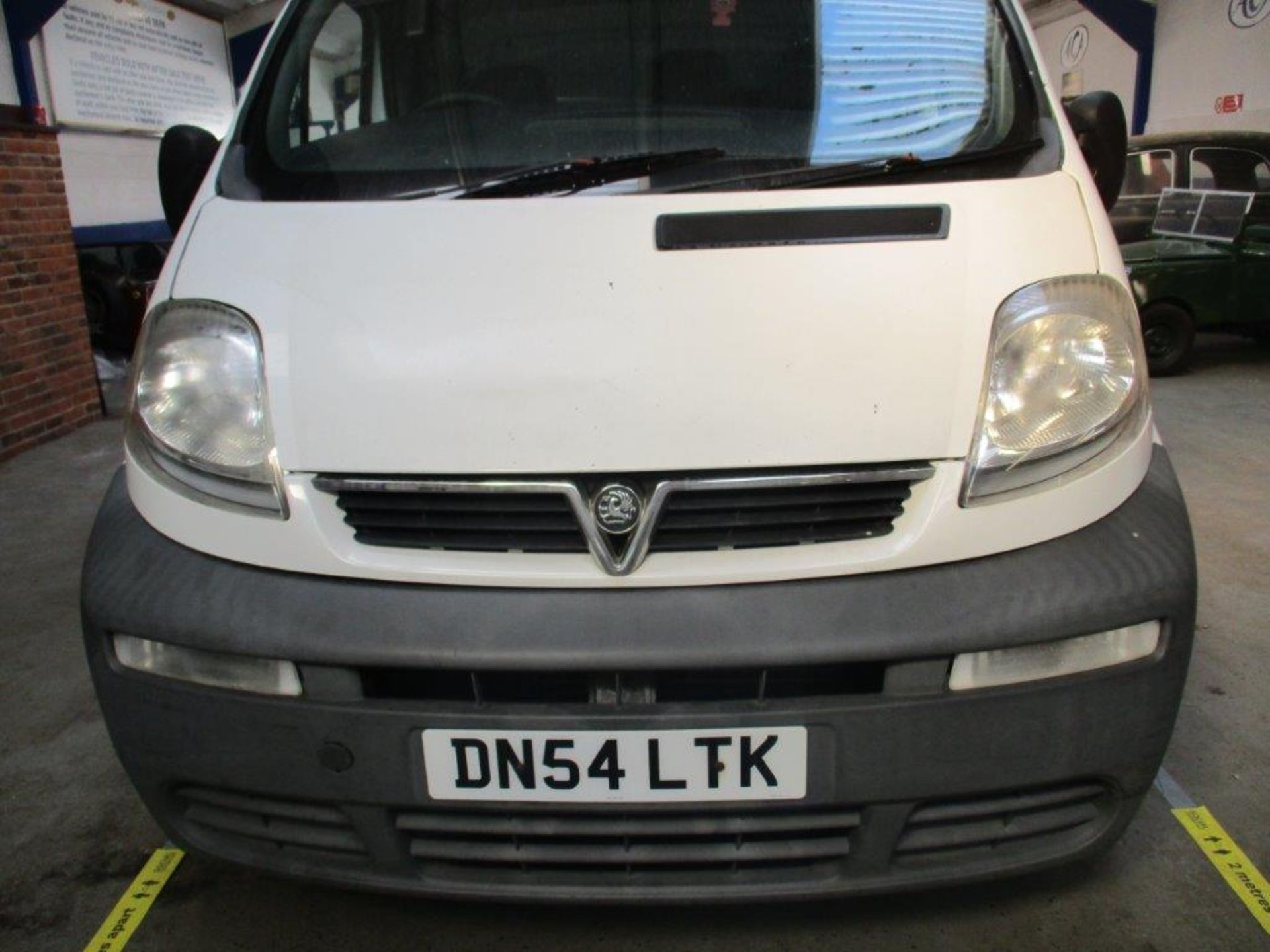 54 04 Vauxhall Vivaro 2900 DTI LWB - Image 9 of 18