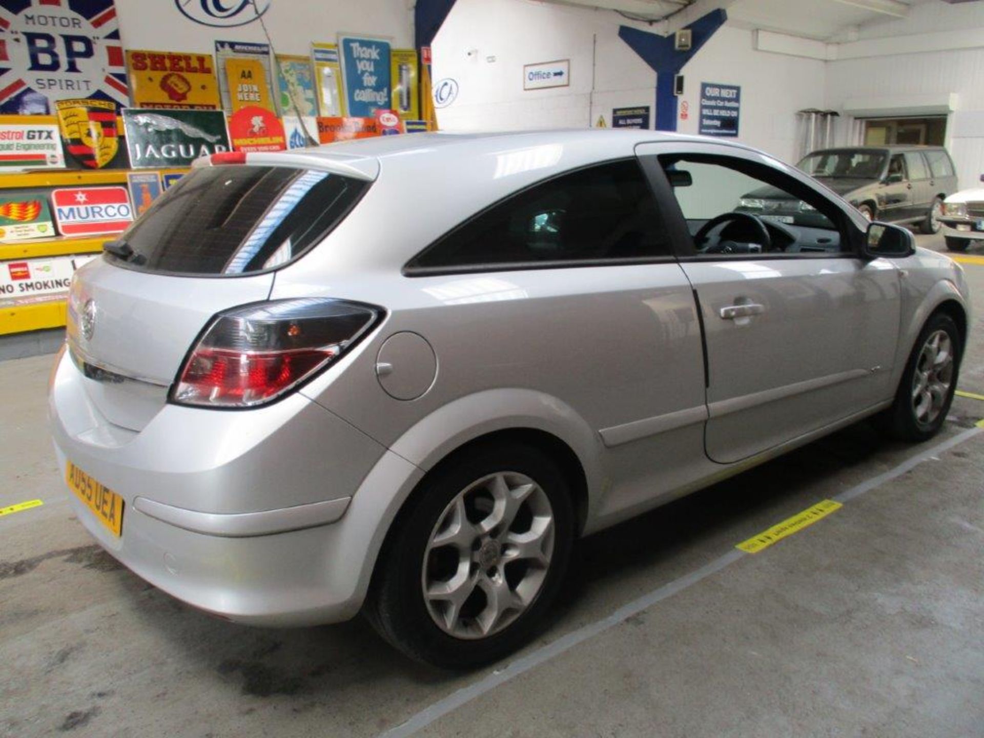 55 06 Vauxhall Astra SXI - Image 8 of 21