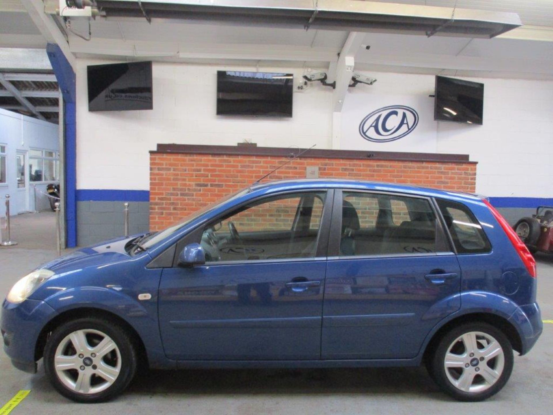 58 08 Ford Fiesta Zetec Climate TDCI - Image 9 of 22