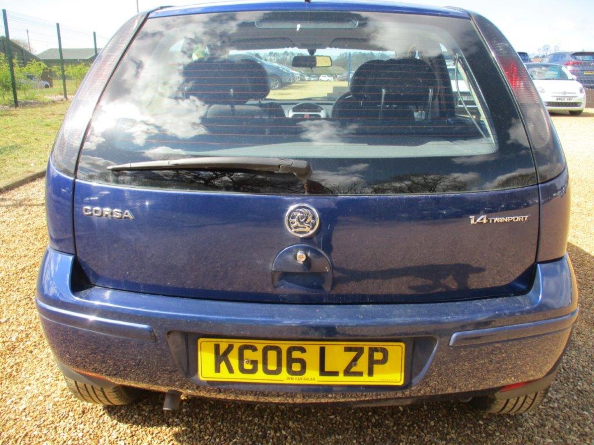 06 06 Vauxhall Corsa Design 16V Twin - Image 14 of 21