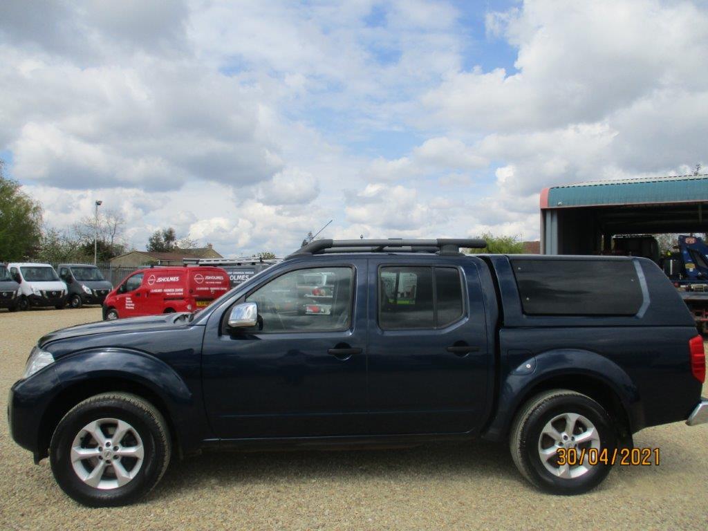 13 13 Nissan Navara TEKNA DCI AUTO - Image 2 of 32